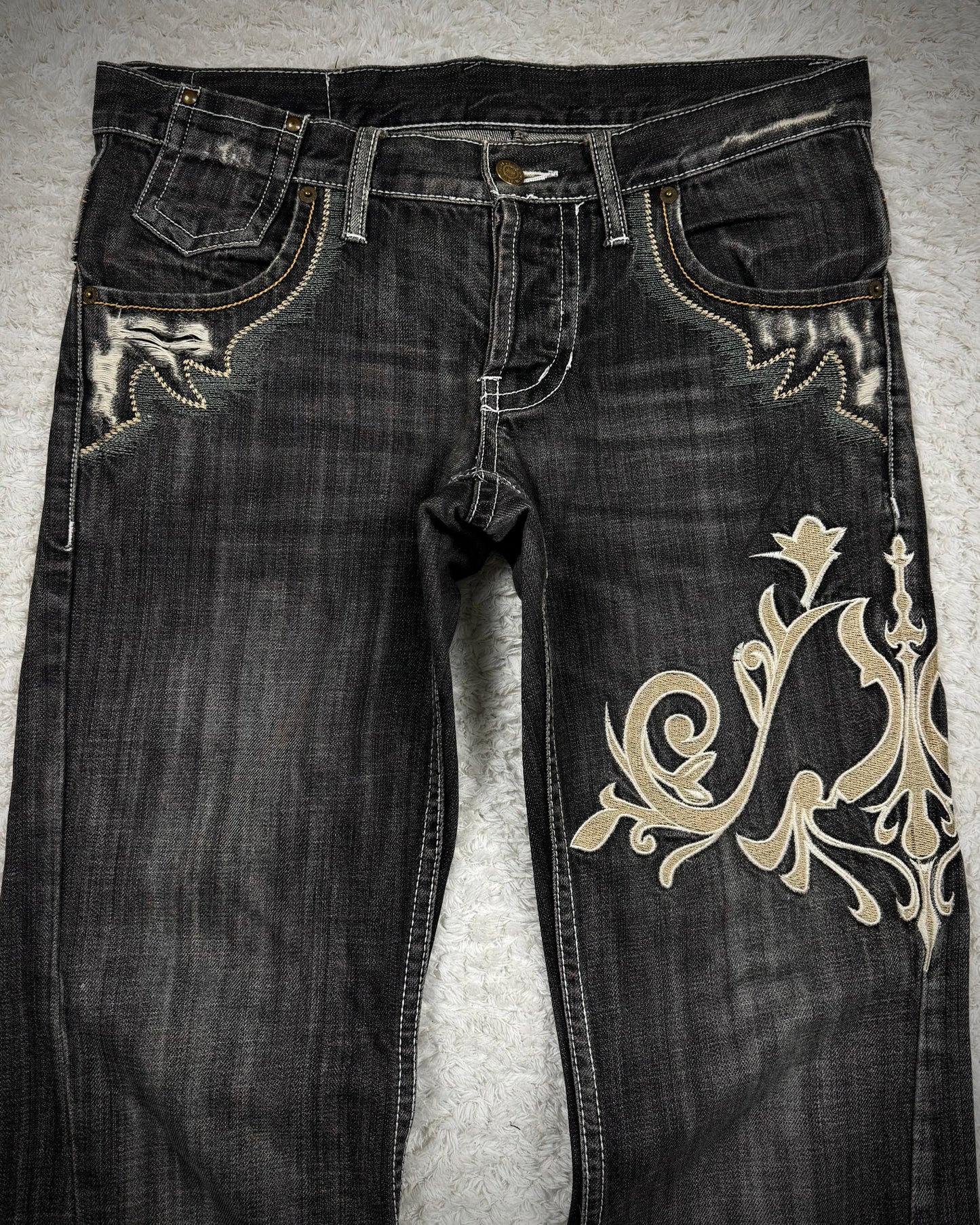 Tornado Mart Tribal Embroidery Flared Jeans