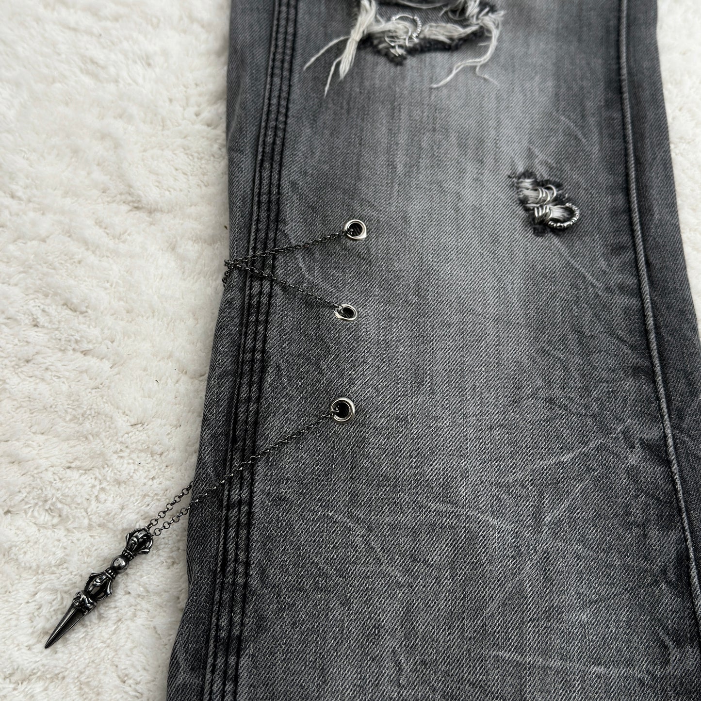 La Gate Pierced Chain-Up Flared Jeans