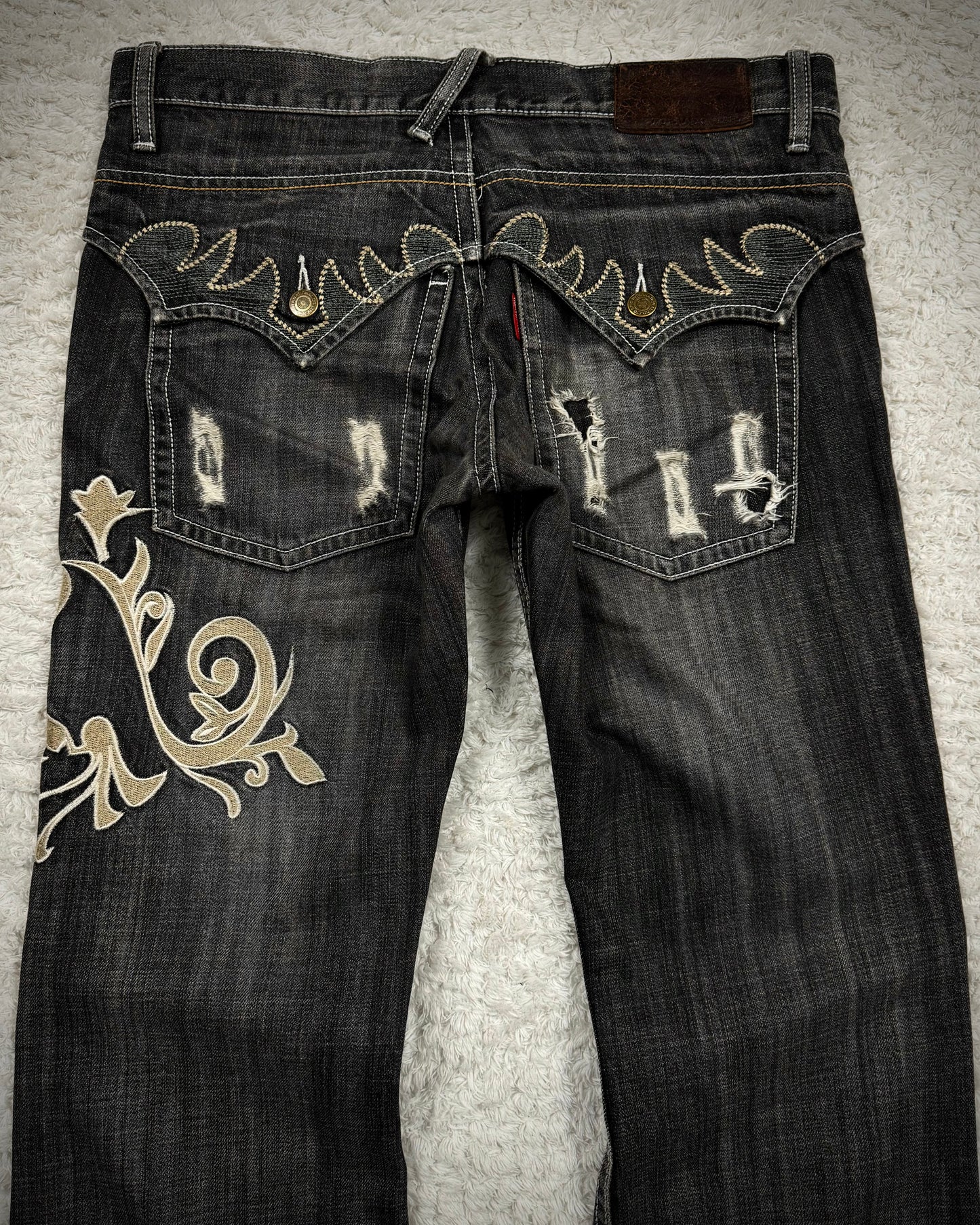Tornado Mart Tribal Embroidery Flared Jeans