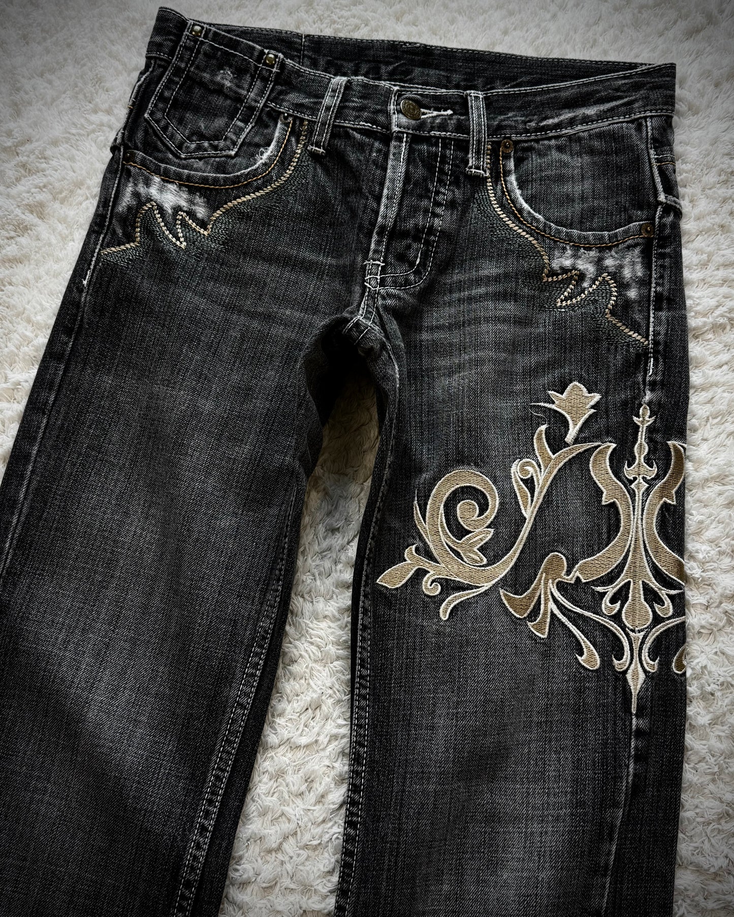 Tornado Mart Tribal Embroidery Spiral Flared Jeans