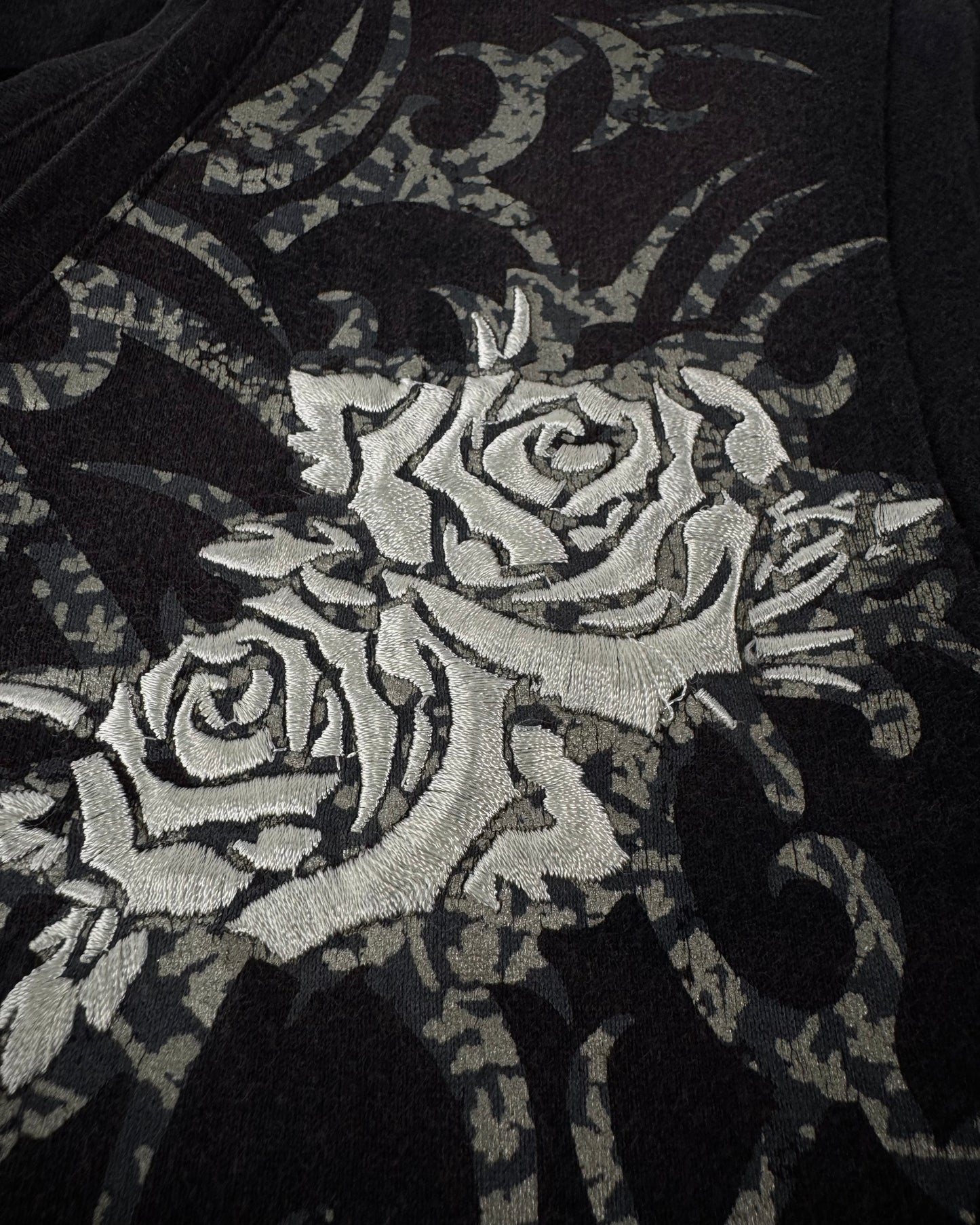Tornado Mart Tribal Pattern Rose Embroidery T-Shirt