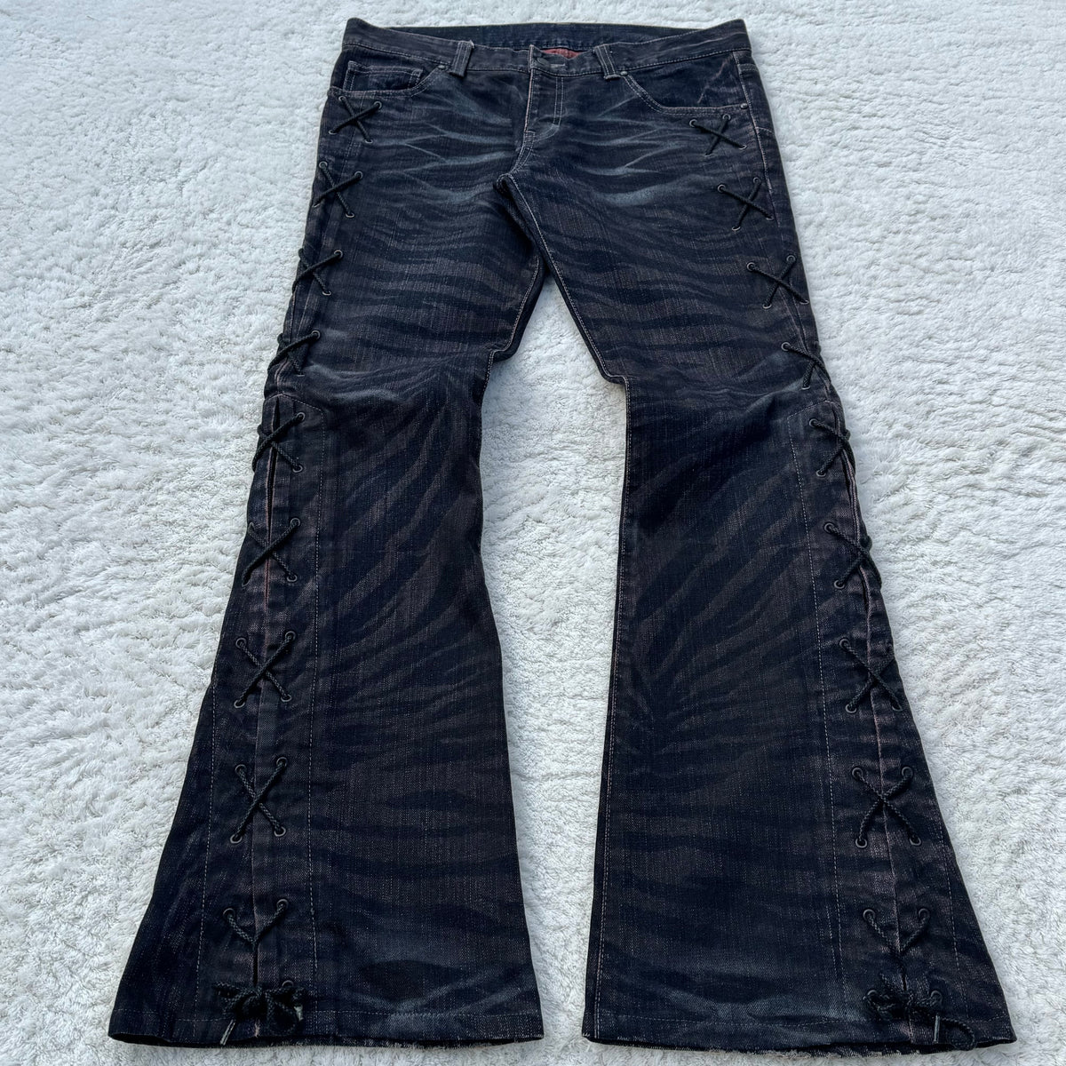 Tornado Mart Tiger Stripes Wash Flared Lace-Up Jeans – Paroxa