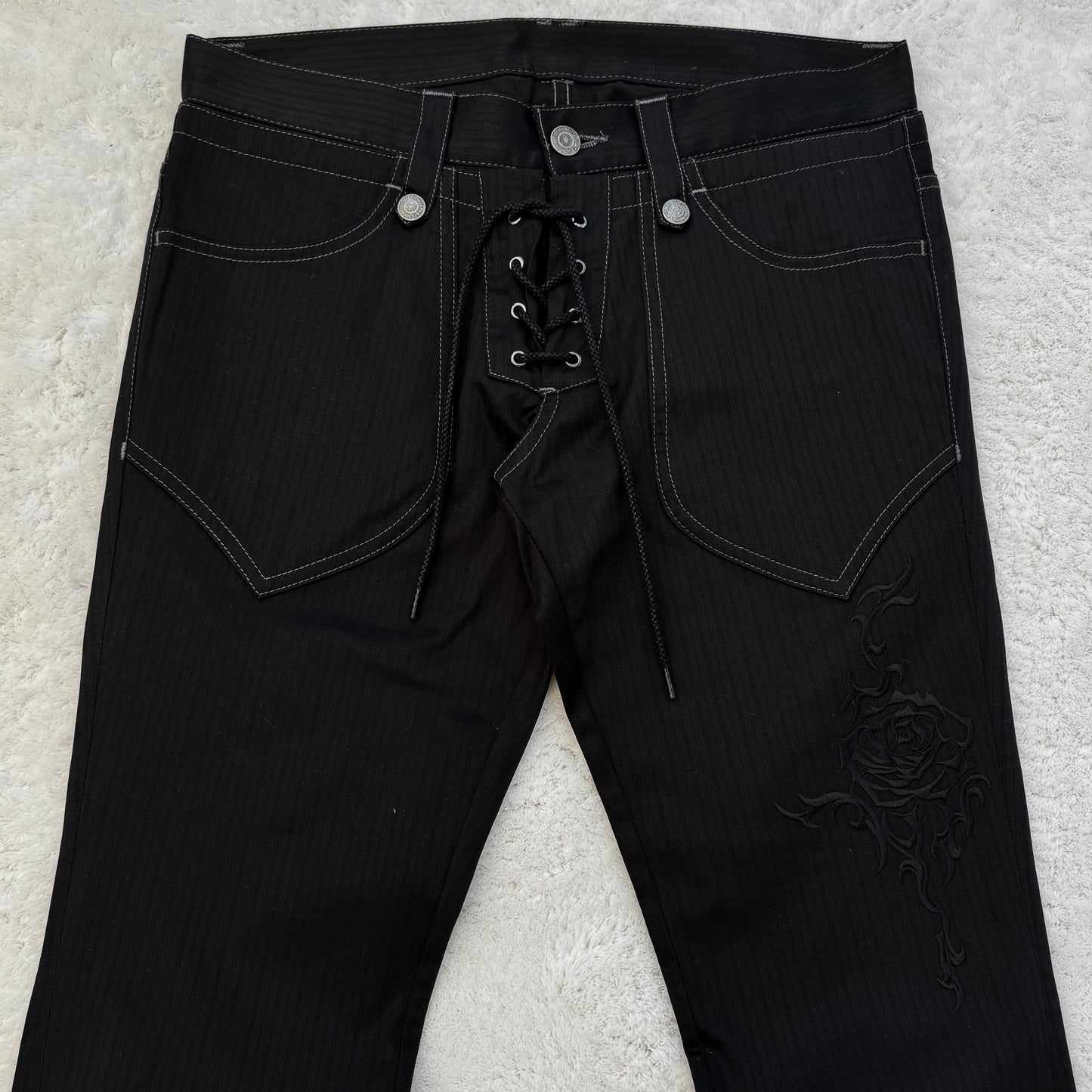 Tornado Mart „Rose“ Embroidery Flared Lace-Up Pants