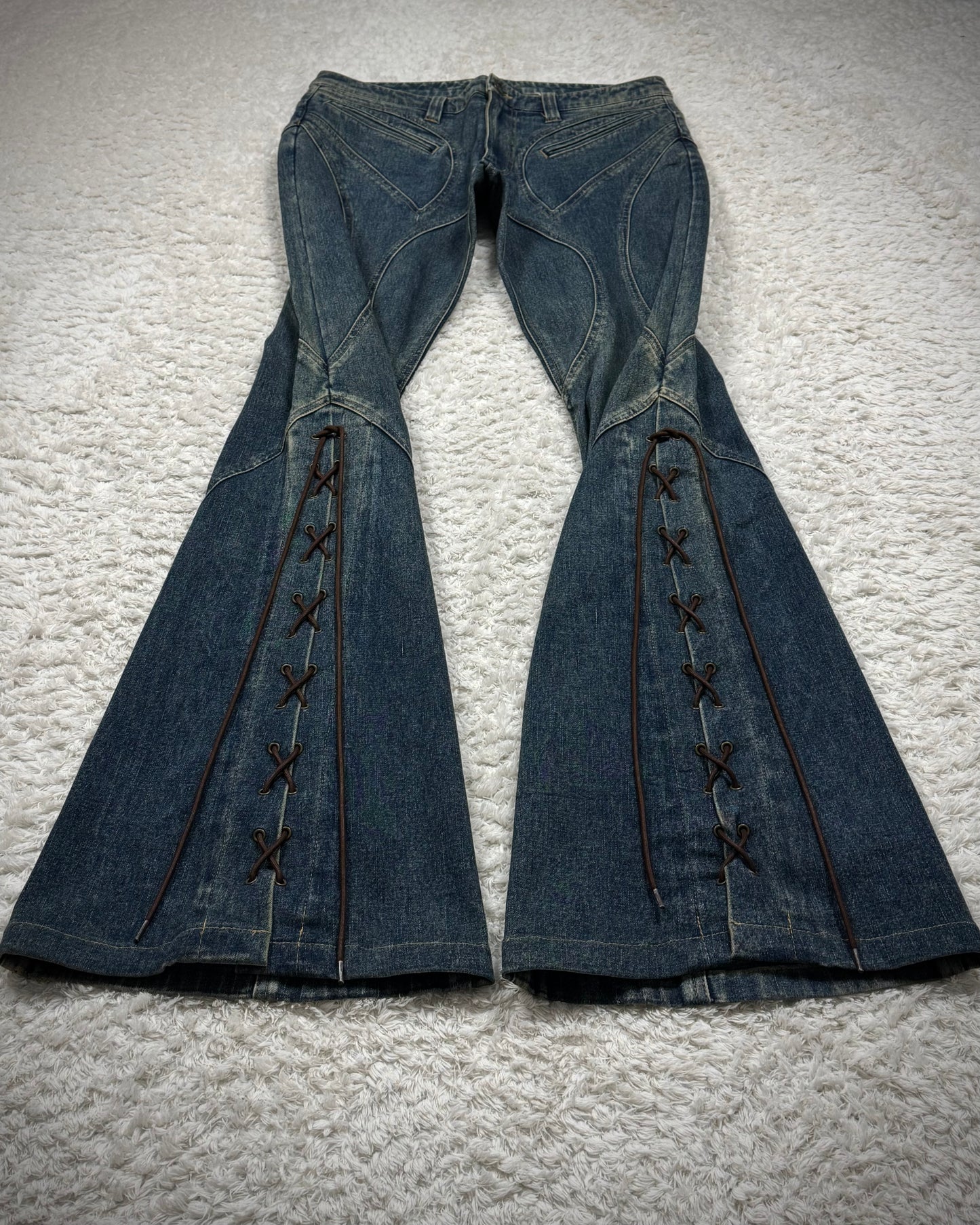 Tornado Mart Mud Washed Dynamic Cut Flared Lace-Up Jeans