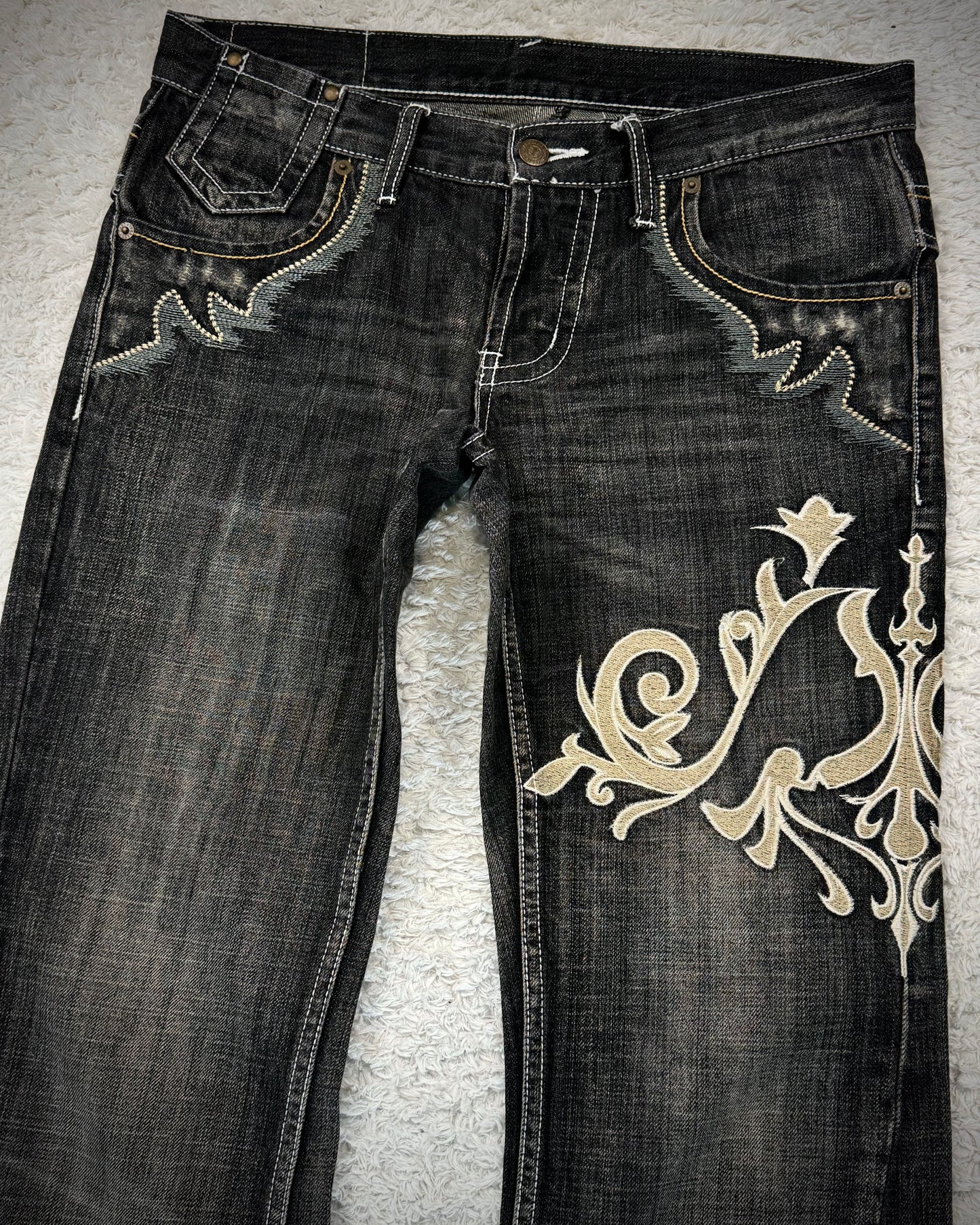 Tornado Mart Tribal Embroidery Spiral Flared Jeans