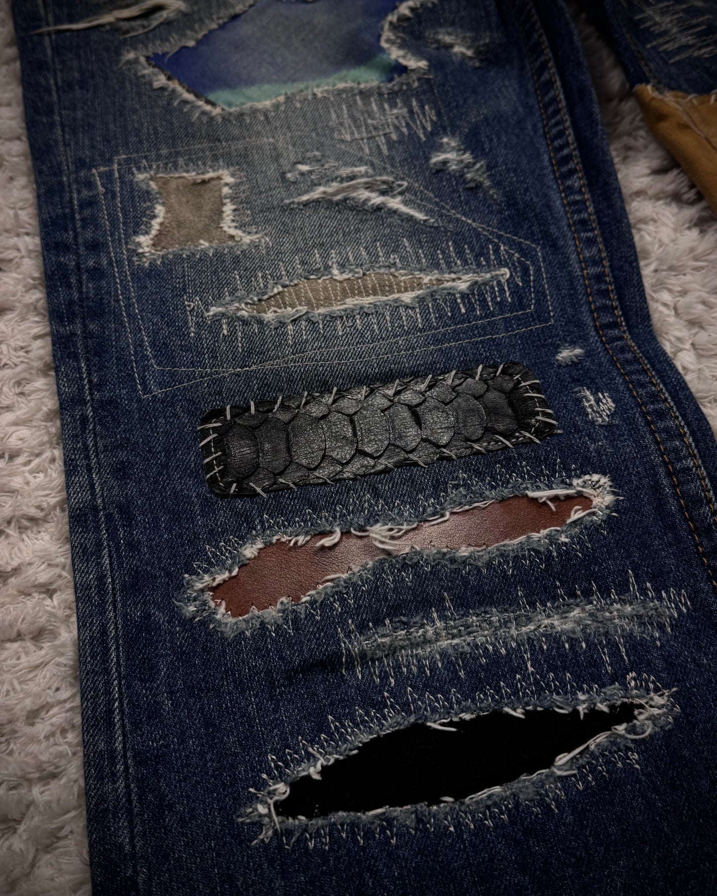 Blütenblatt Leather Stitch Repaired Bootcut Denim