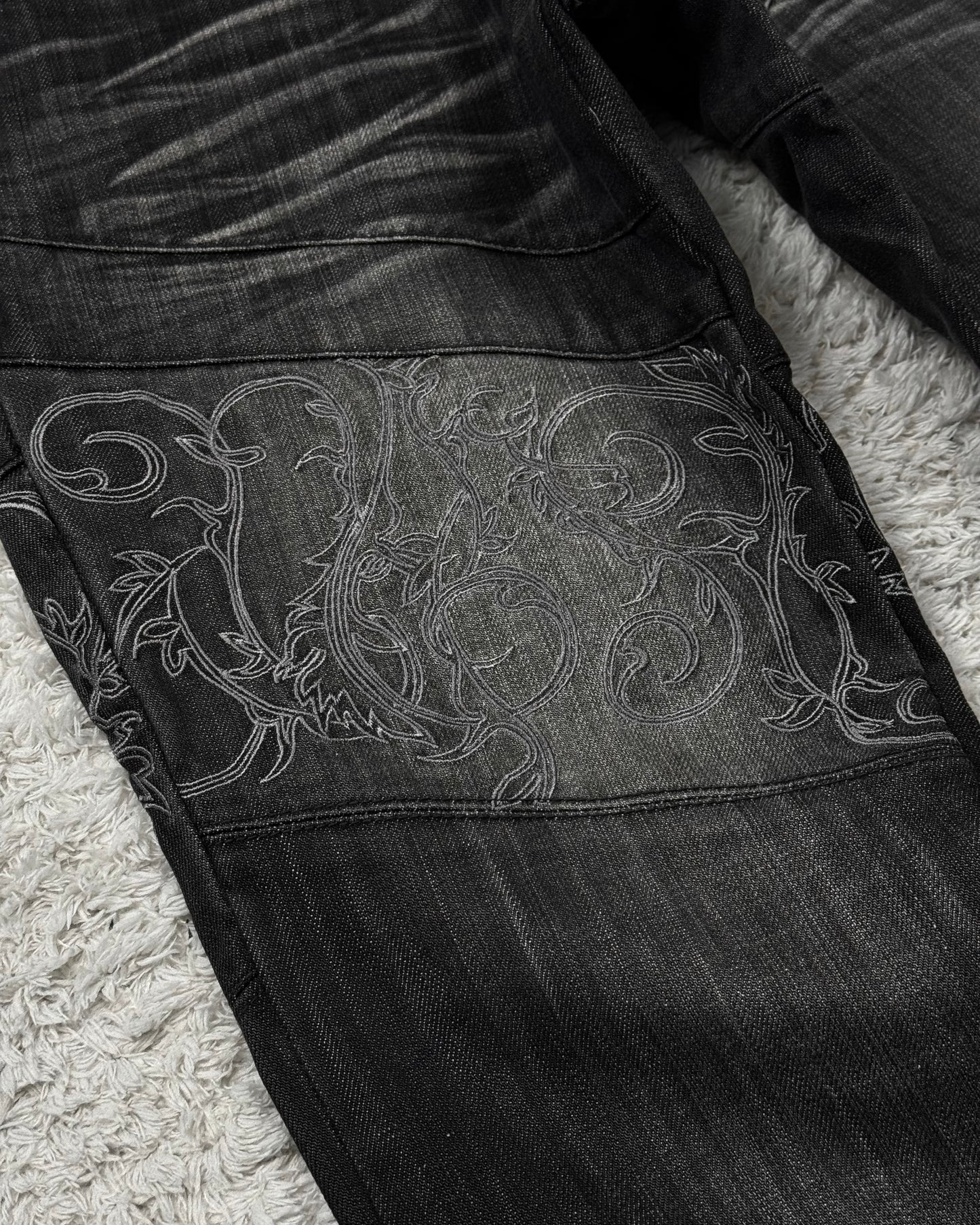 Tornado Mart Tribal Embroidery Flared Jeans