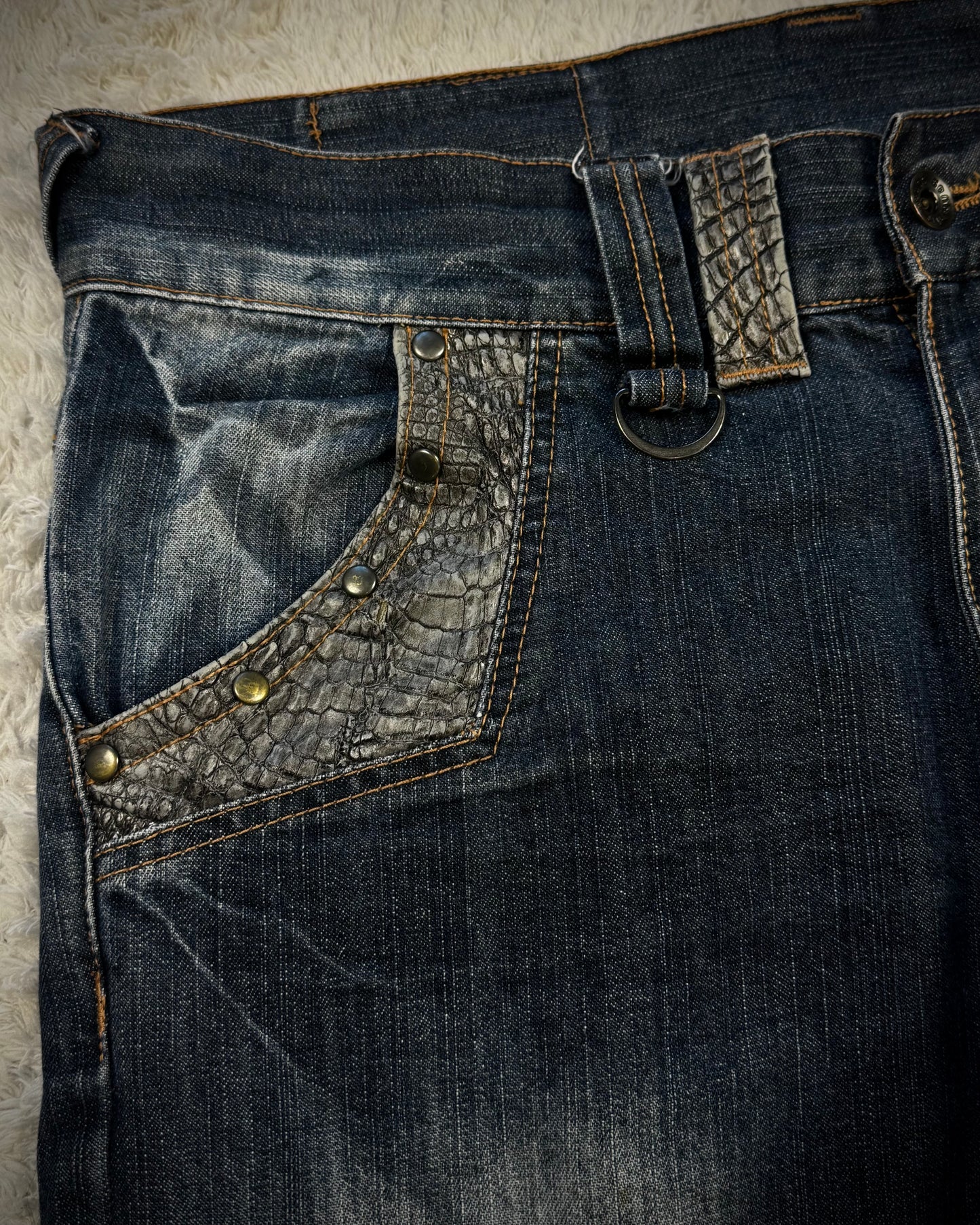 Semantic Design Crocodile Detailed Vintage Denim Shorts