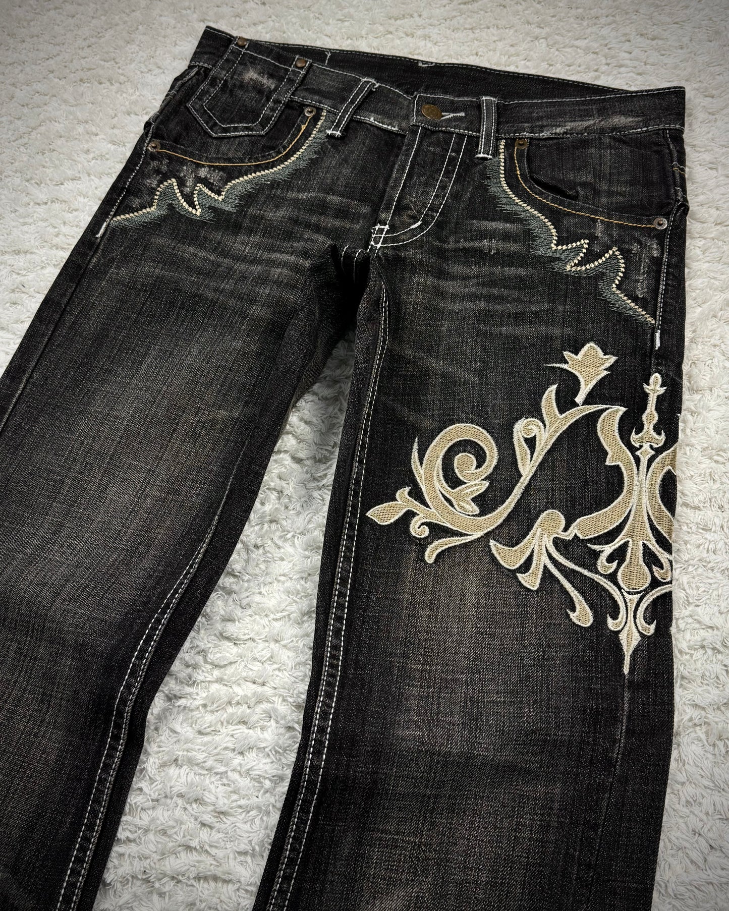 Tornado Mart Tribal Embroidery Spiral Flared Jeans