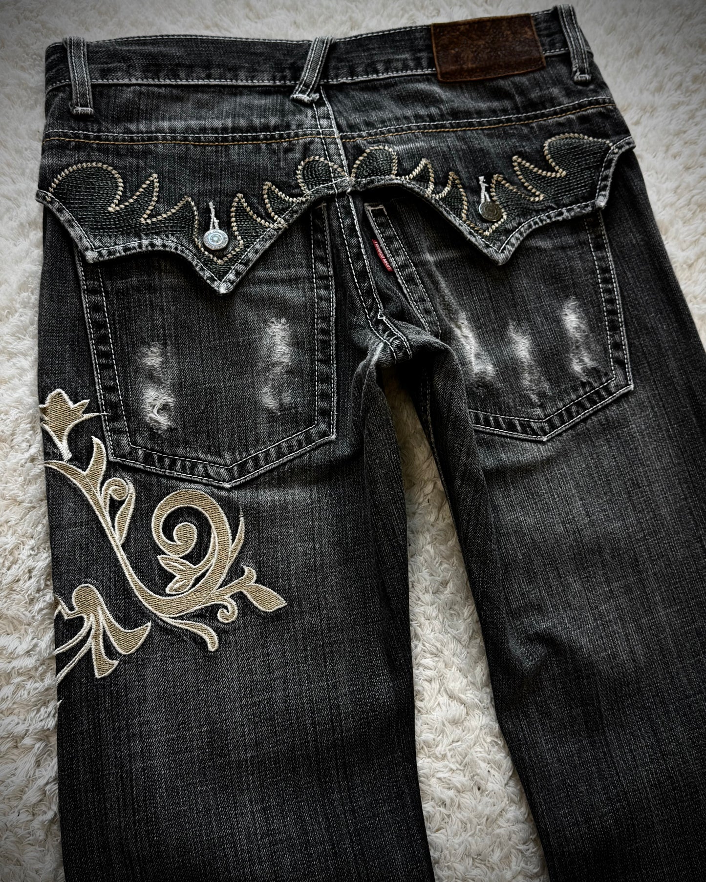 Tornado Mart Tribal Embroidery Spiral Flared Jeans