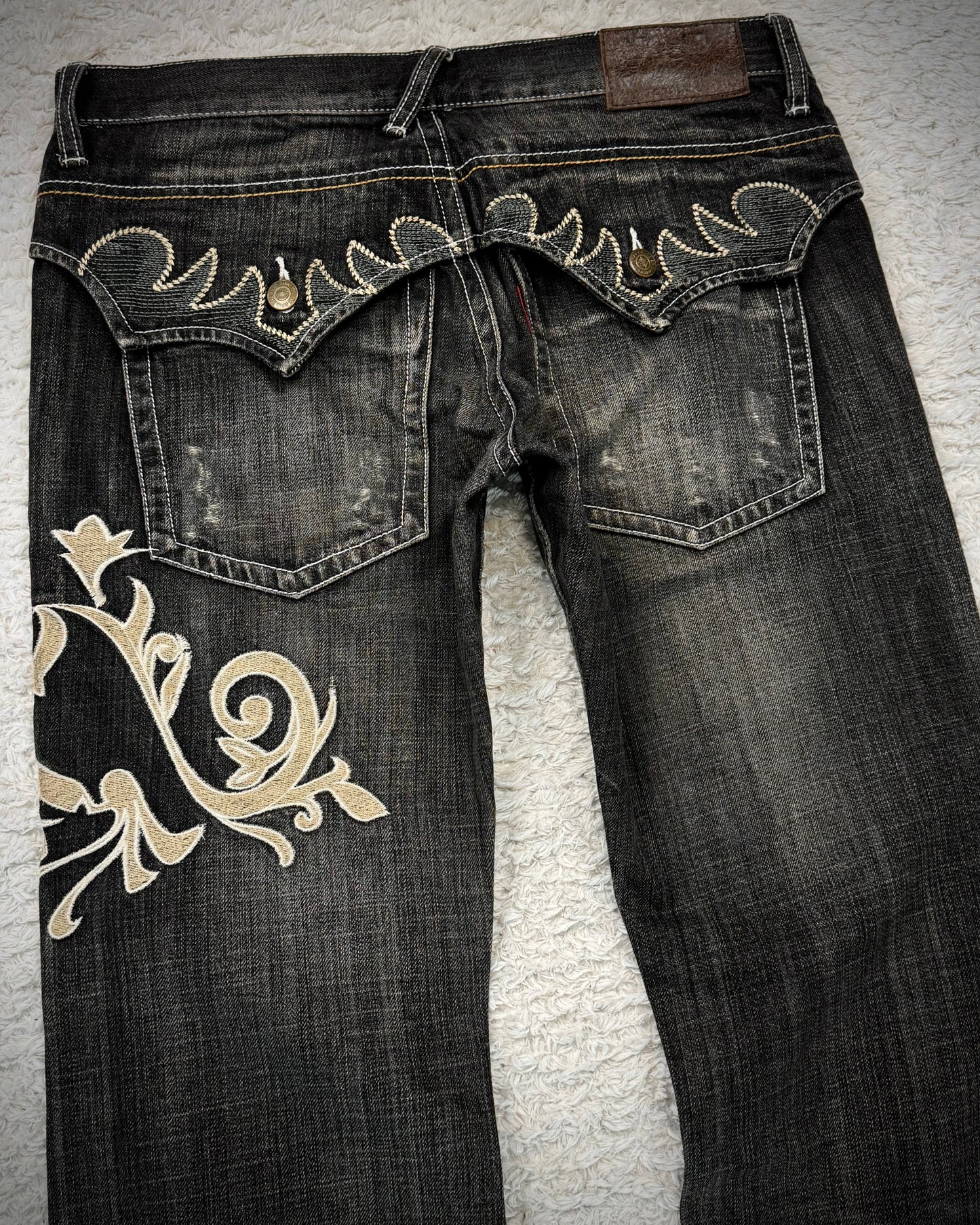 Tornado Mart Tribal Embroidery Spiral Flared Jeans