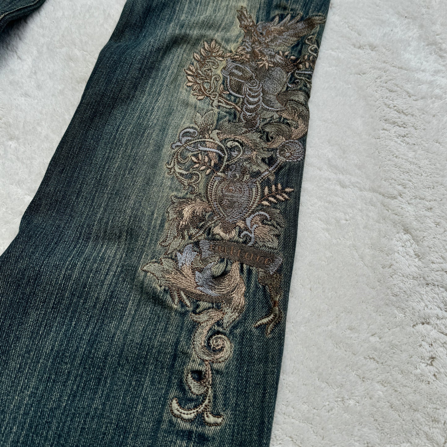 Mud Washed Embroidery Flared Jeans