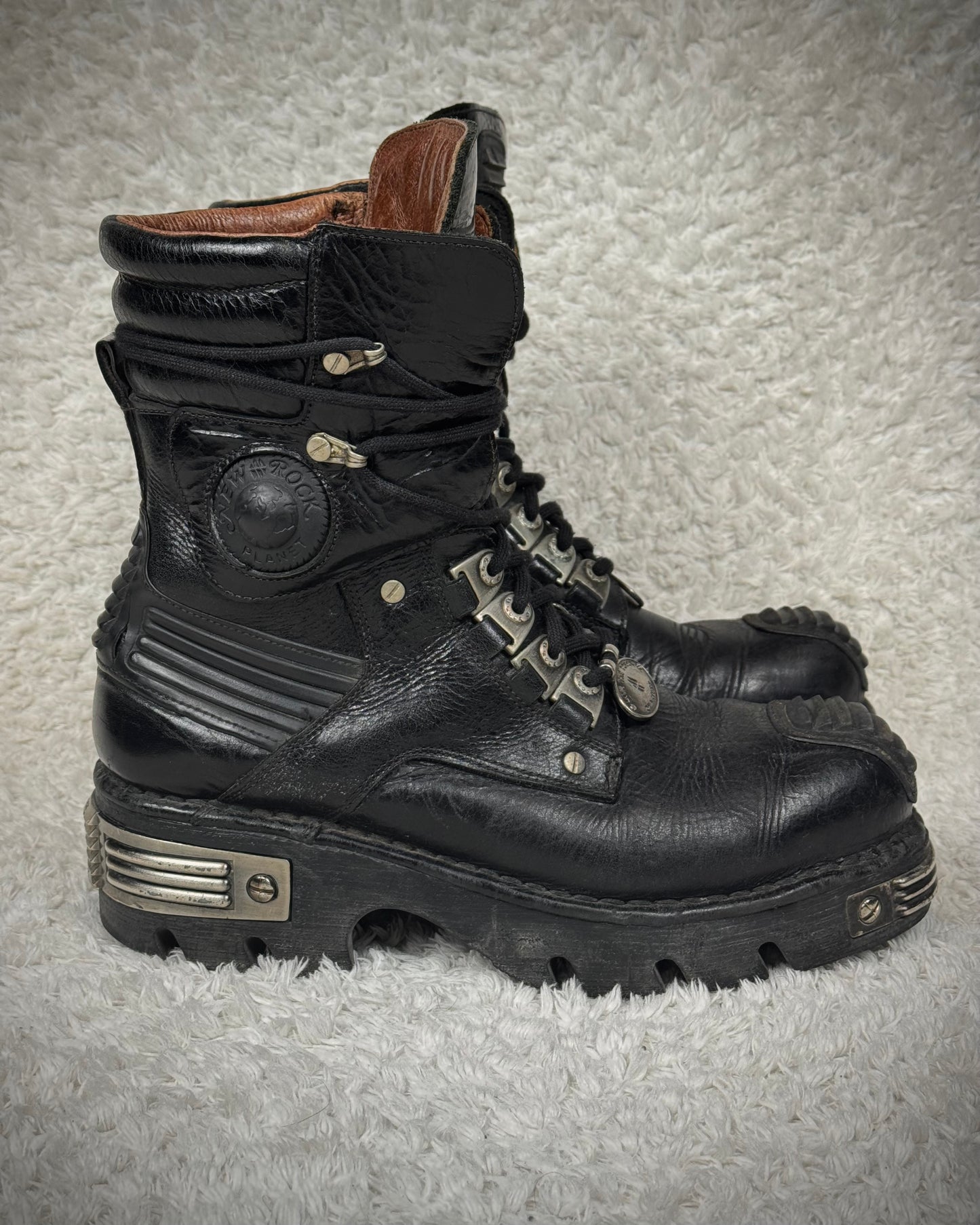 New Rock Metallic Ridged Armor High Top Leather Boots