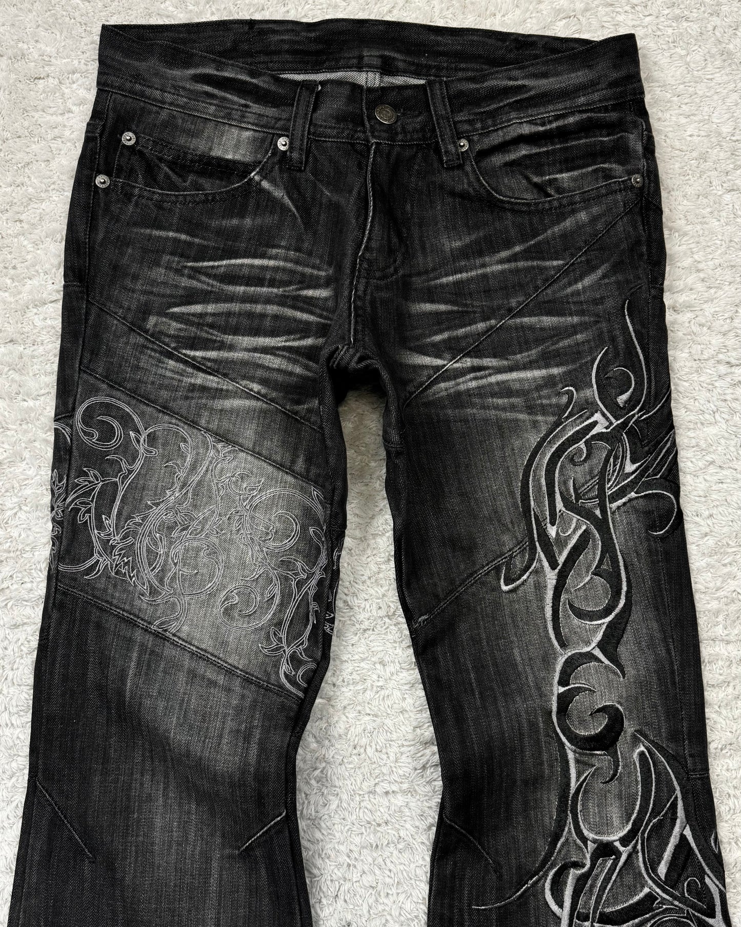 Tornado Mart Tribal Embroidery Flared Jeans