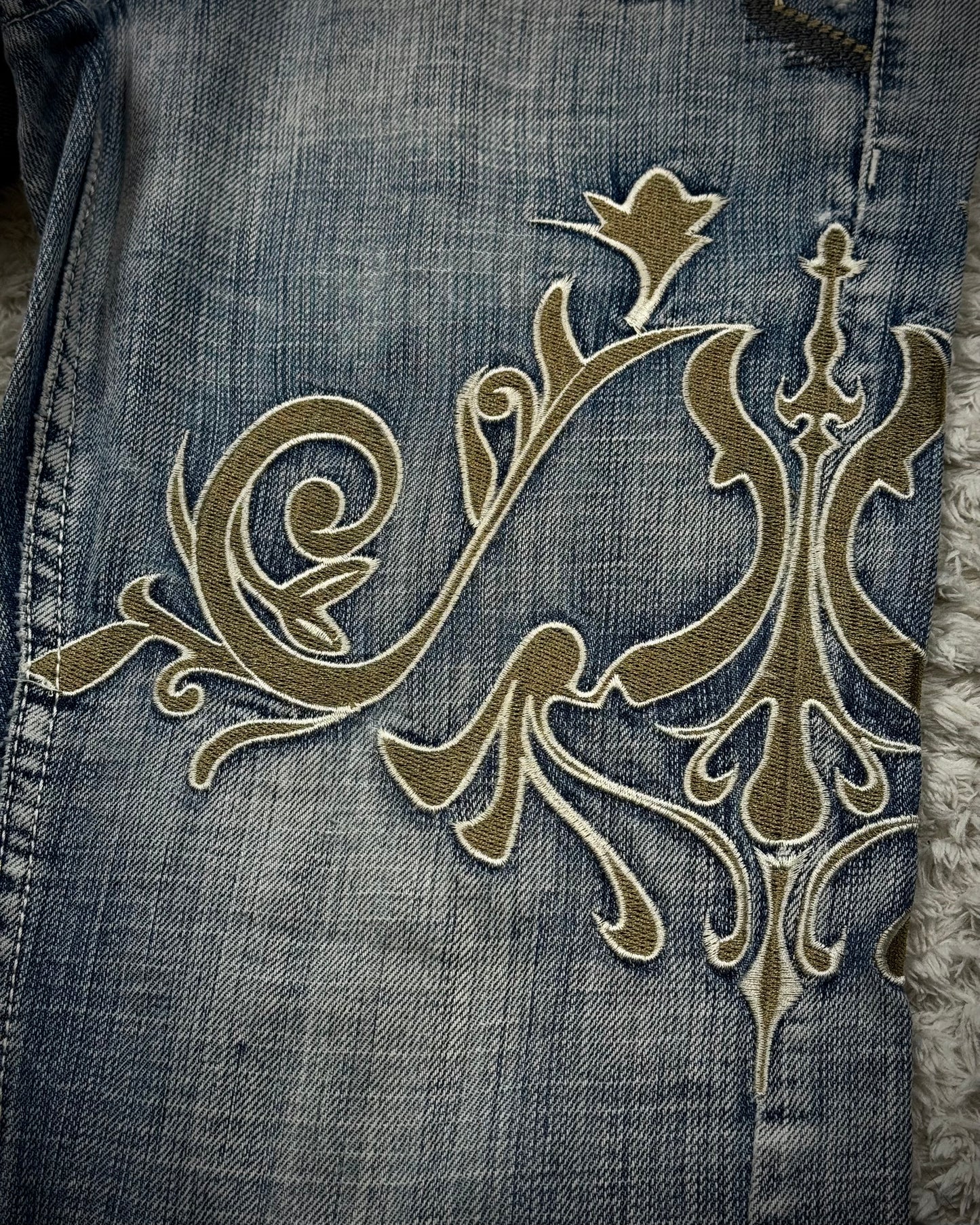 Tornado Mart Tribal Embroidery Spiral Flared Jeans