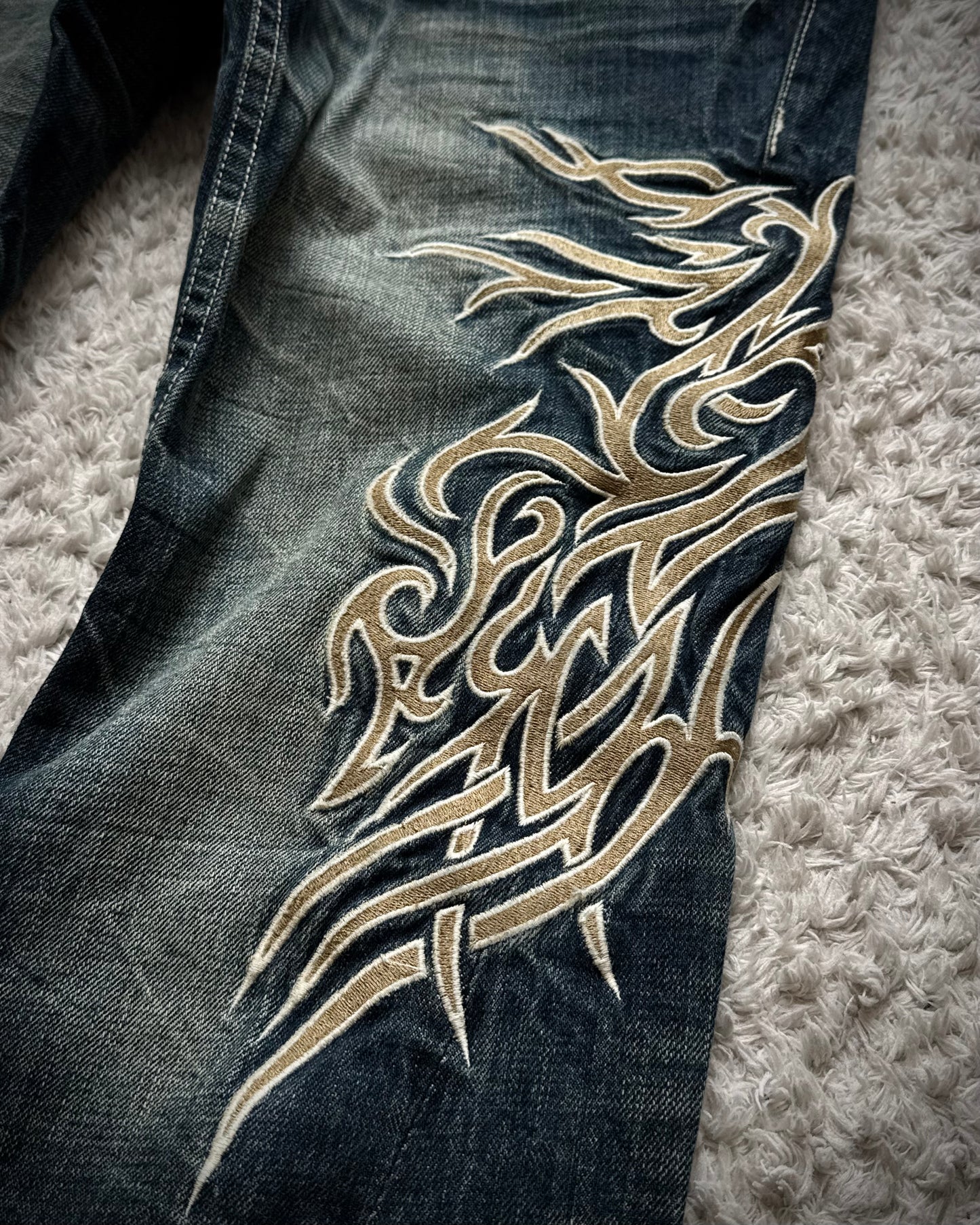 Tornado Mart Tribal Embroidery Spiral Flared Jeans