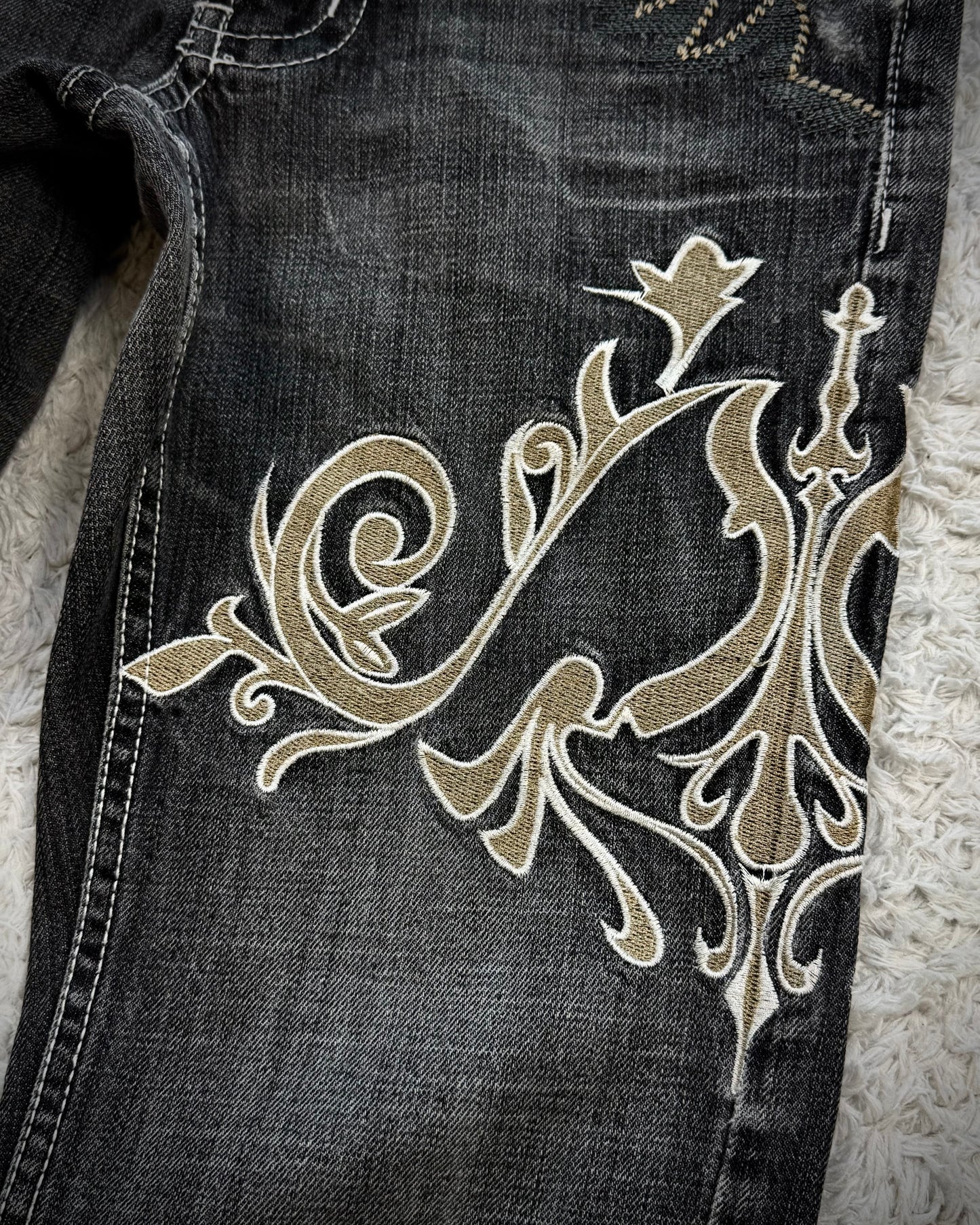 Tornado Mart Tribal Embroidery Spiral Flared Jeans
