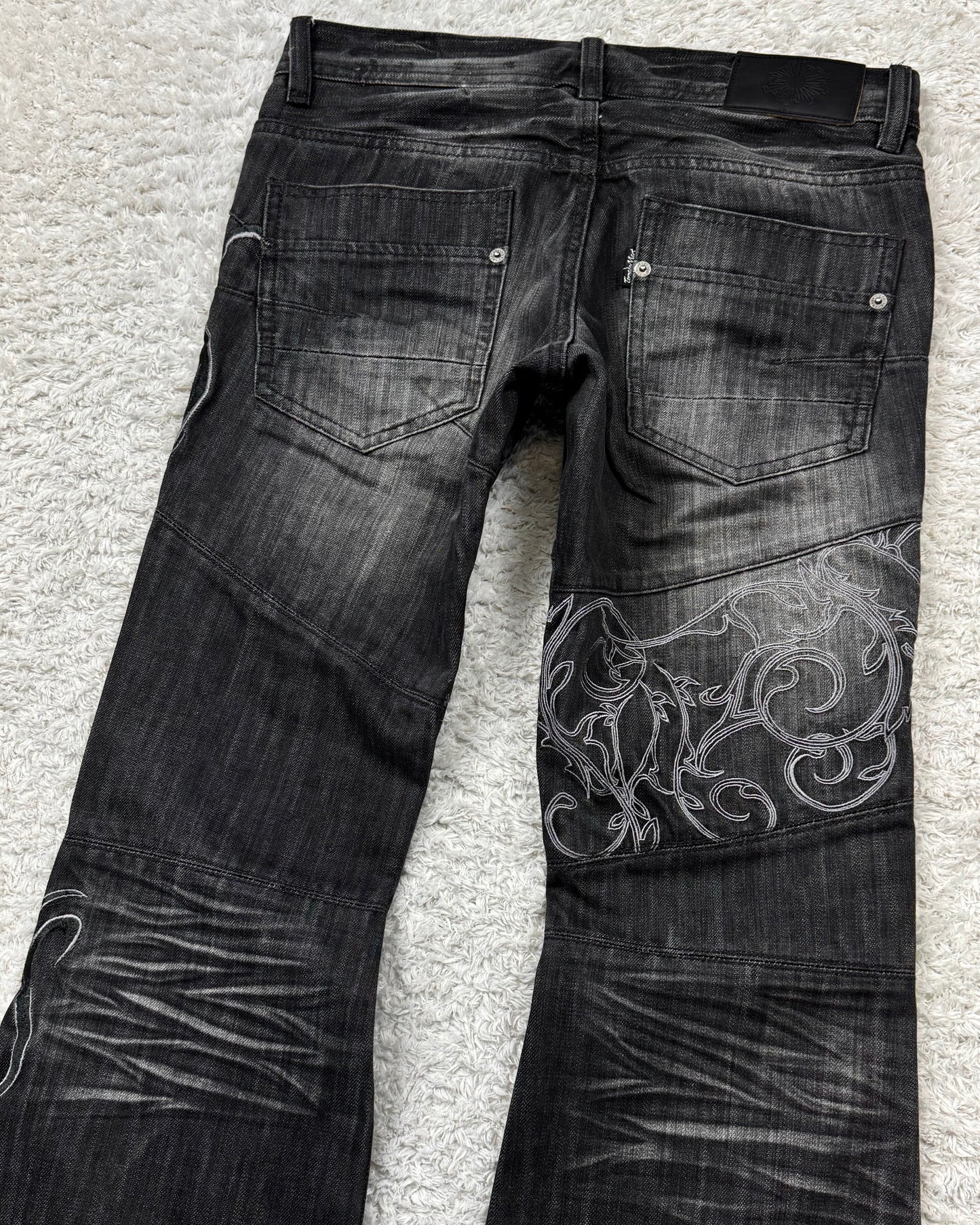 Tornado Mart Tribal Embroidery Flared Jeans