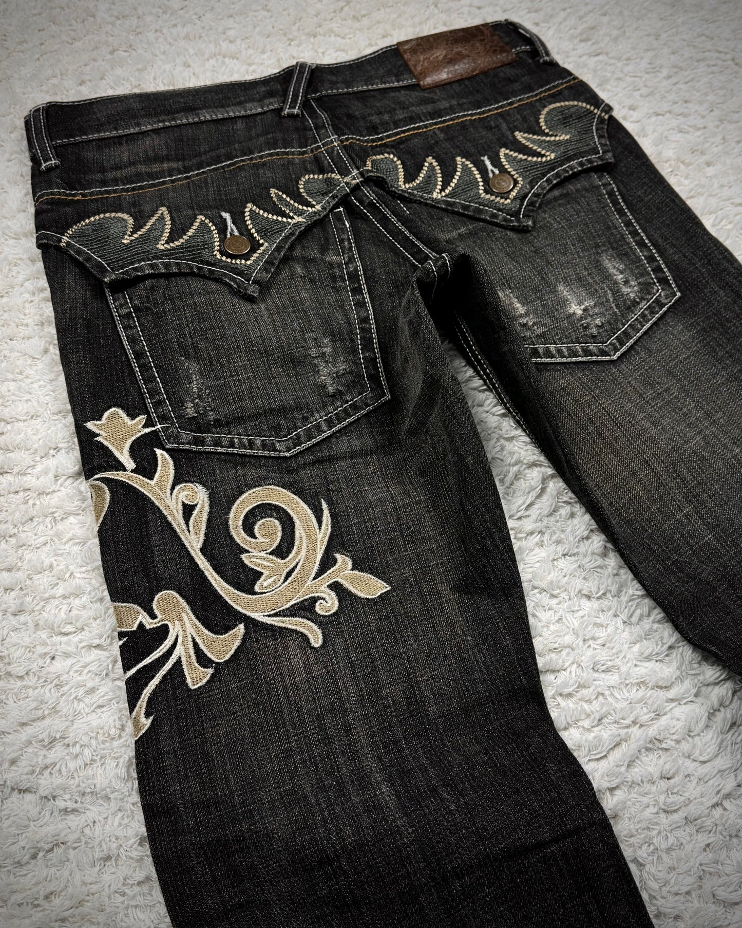 Tornado Mart Tribal Embroidery Spiral Flared Jeans