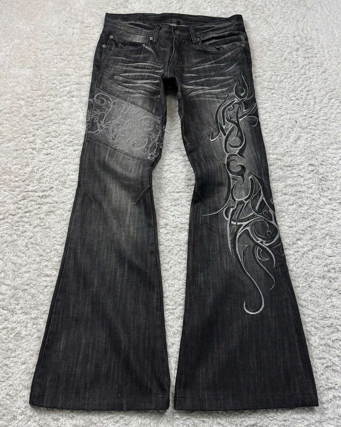 Tornado Mart Tribal Embroidery Flared Jeans