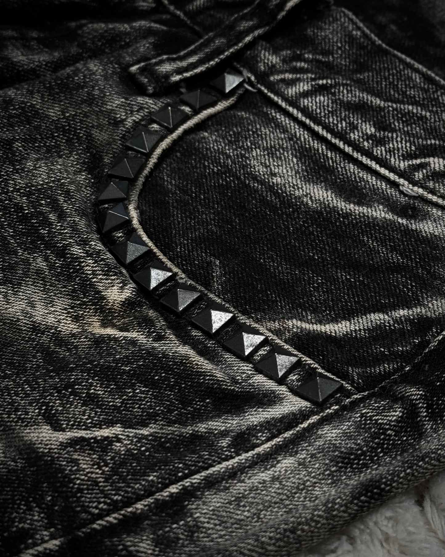 CavariA Ash Clawmarks Washed Flared Jeans