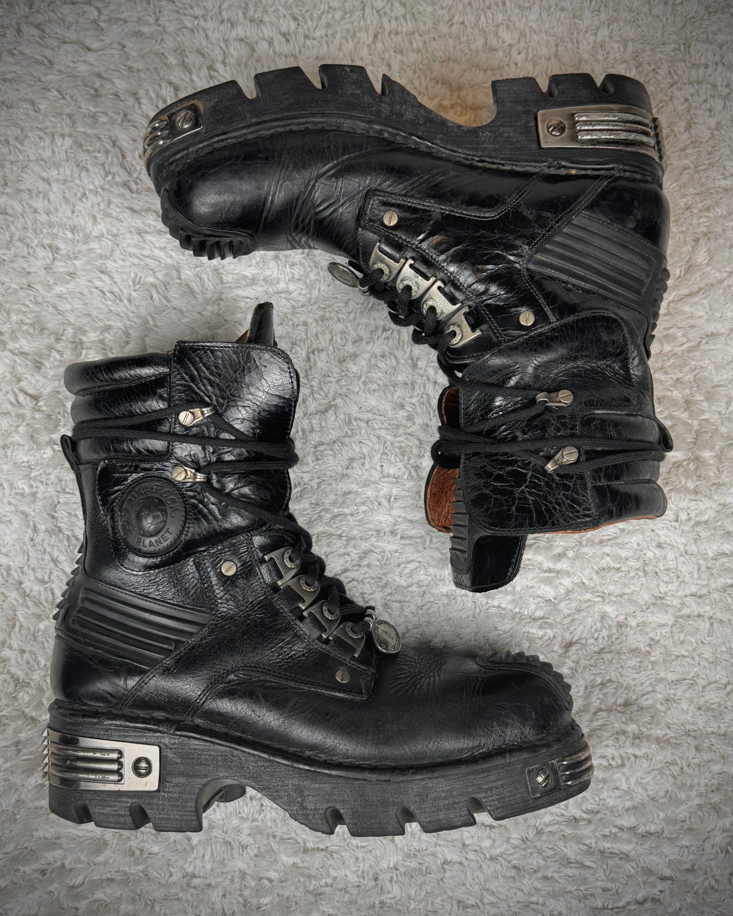 New Rock Metallic Ridged Armor High Top Leather Boots