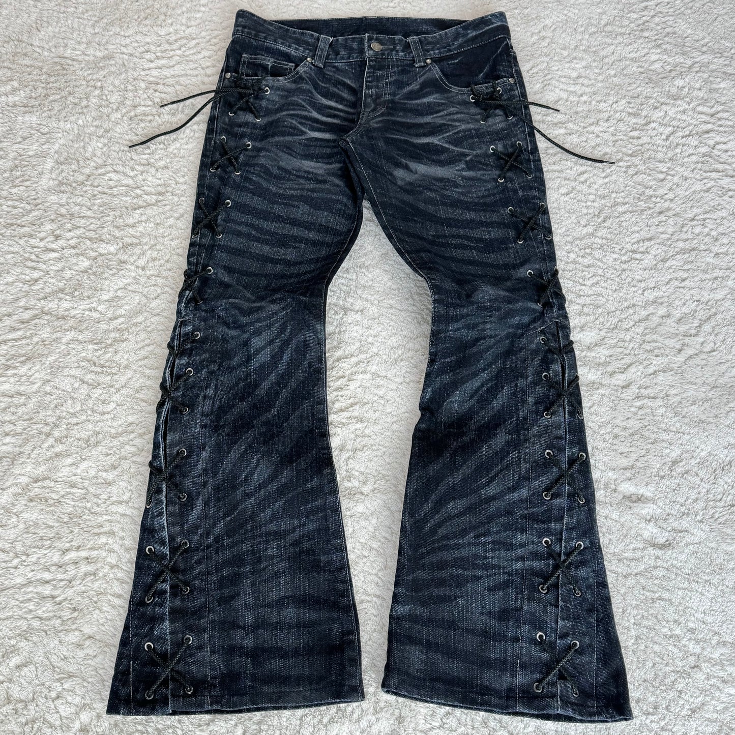 Tornado Mart Zebra Wash Flared Lace-Up Jeans