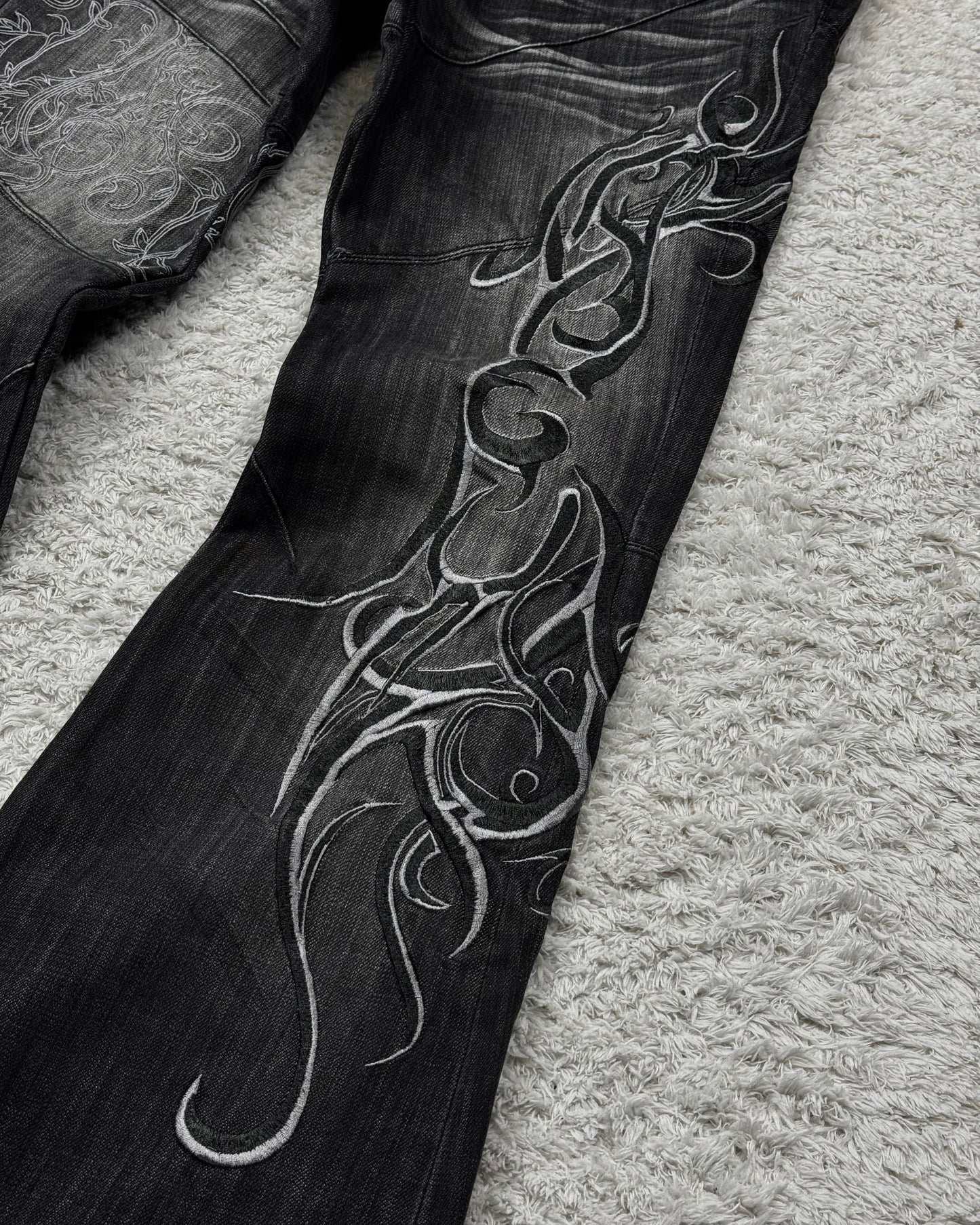 Tornado Mart Tribal Embroidery Flared Jeans