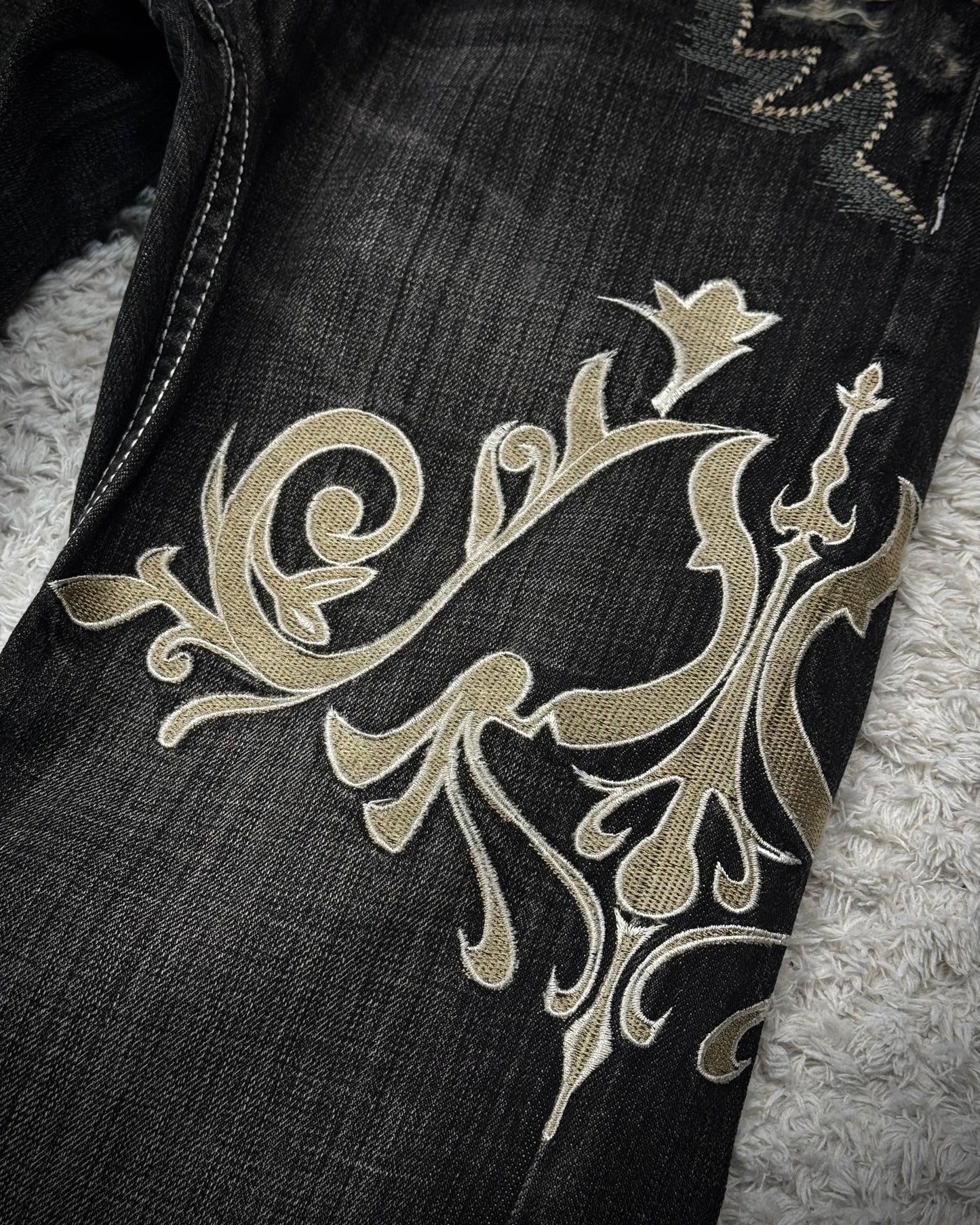 Tornado Mart Tribal Embroidery Spiral Flared Jeans