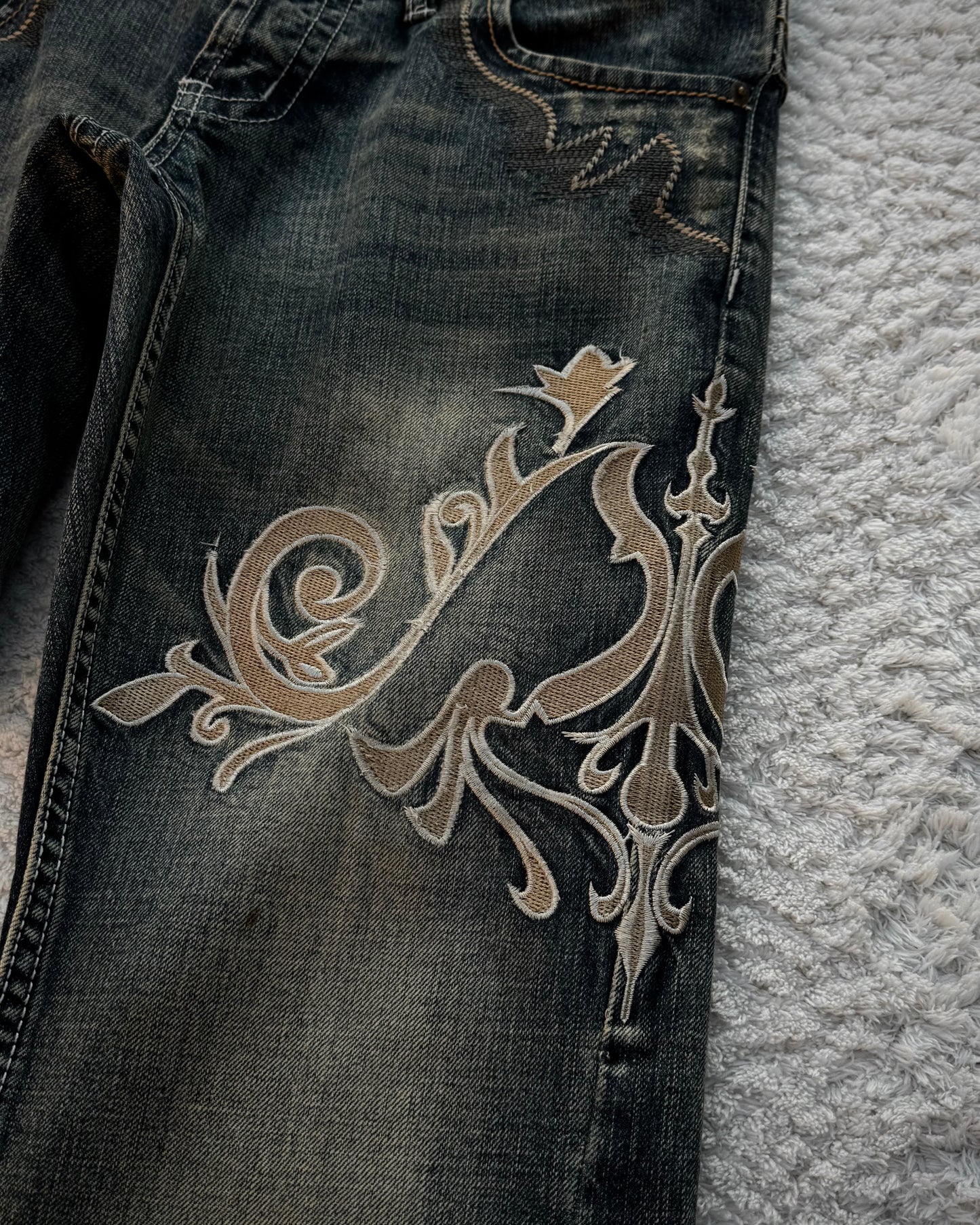 Tornado Mart „Tribal“ Embroidery Flared Jeans