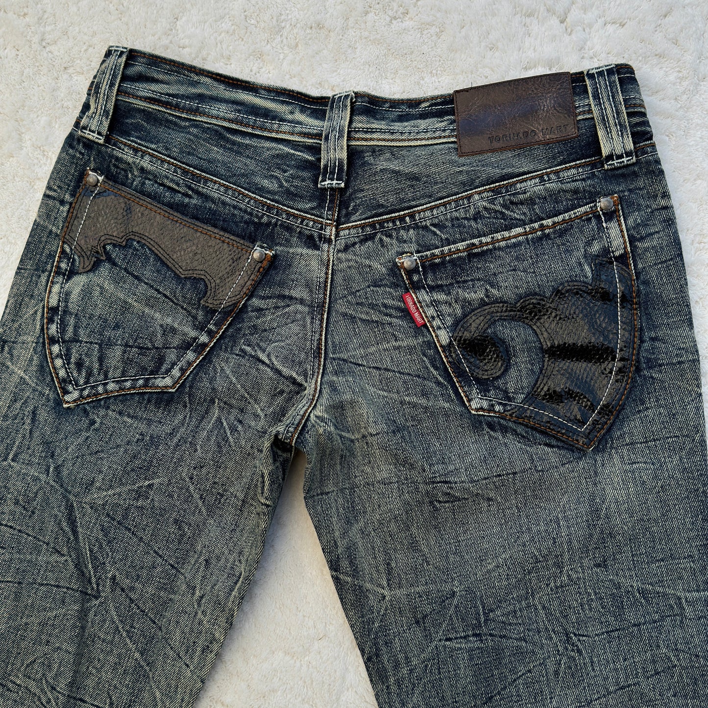 Tornado Mart Flared Flared Jeans with Snakeskin Details