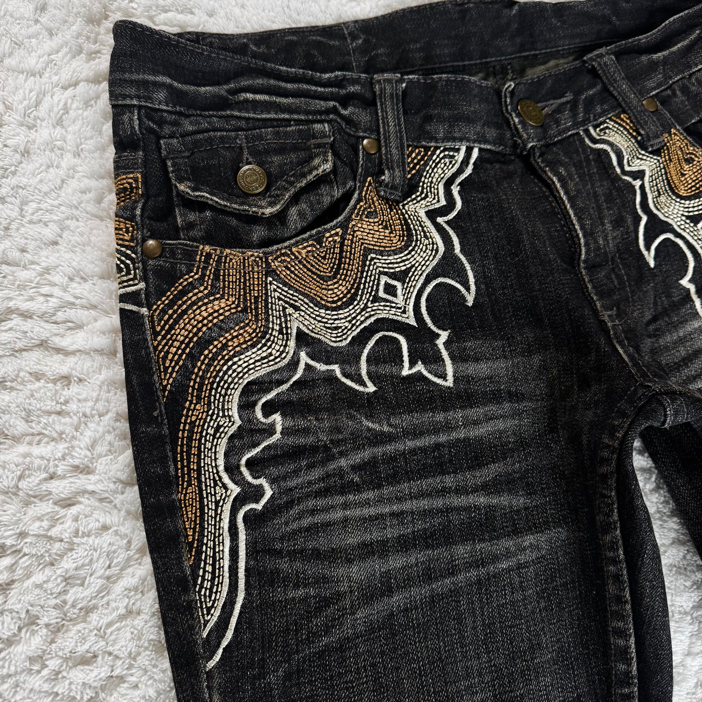 Tornado Mart Tribal Embroidery Flared Jeans