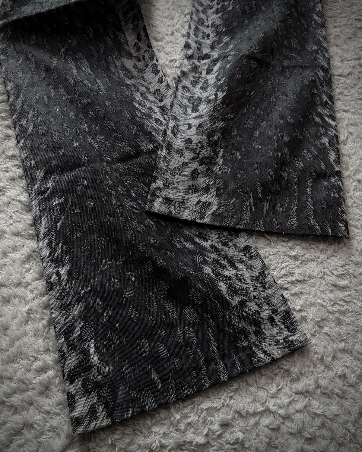 5351 Pour Les Hommes Snow Leopard Flared Pants