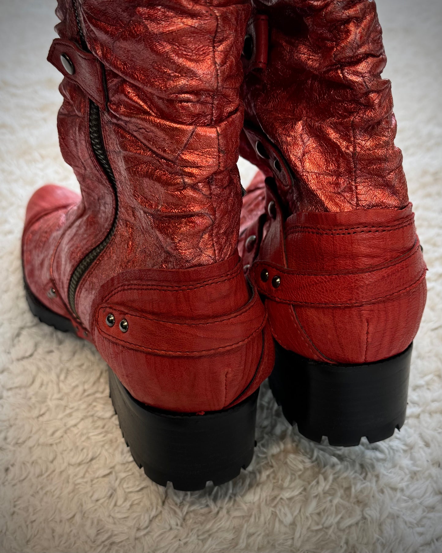 T2in Wrinkled Crimson Coated Leather Boots