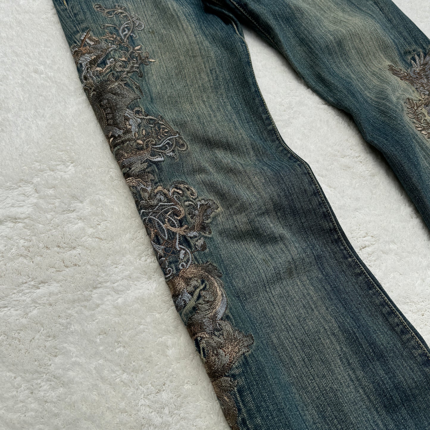 Mud Washed Embroidery Flared Jeans