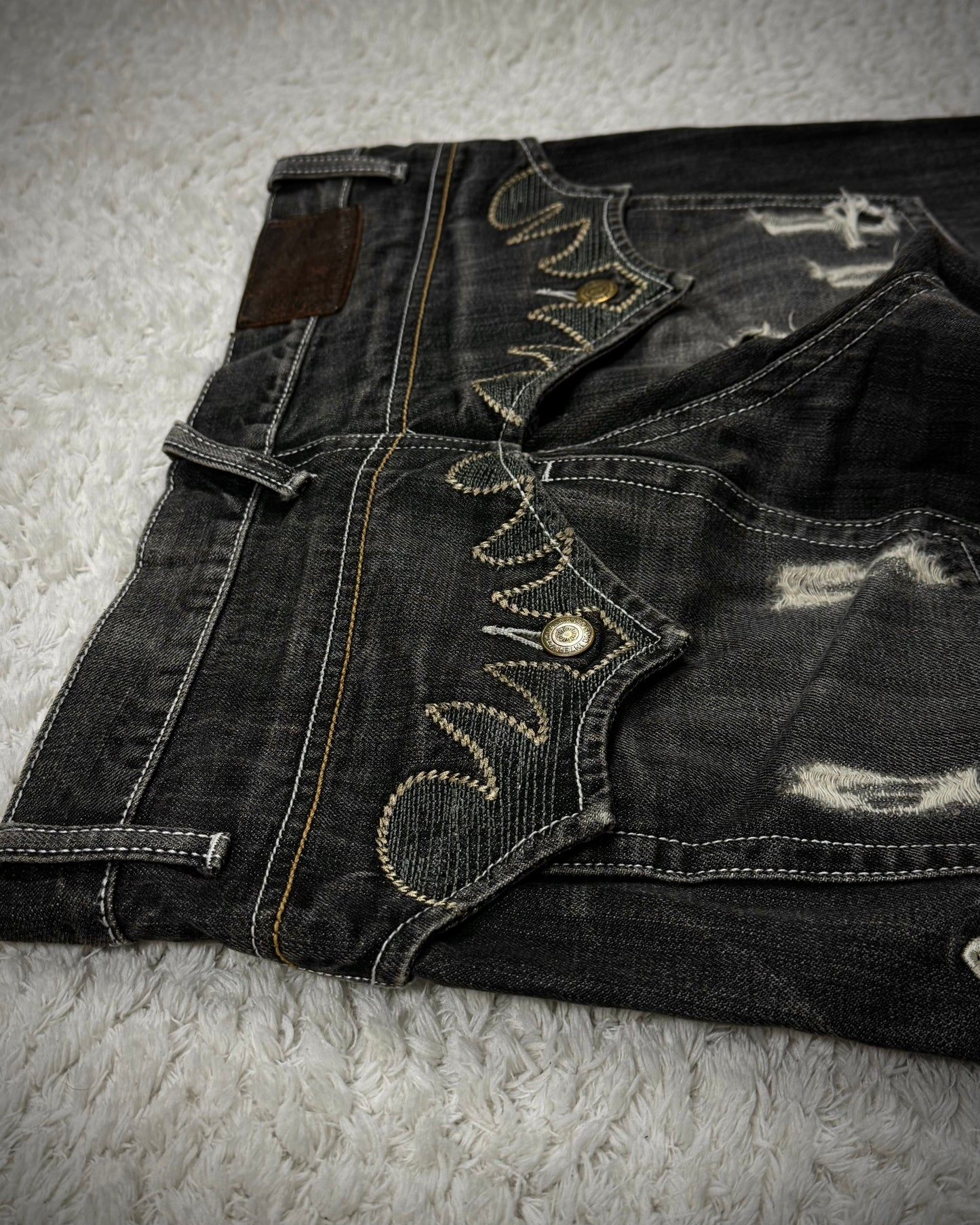 Tornado Mart Tribal Embroidery Flared Jeans