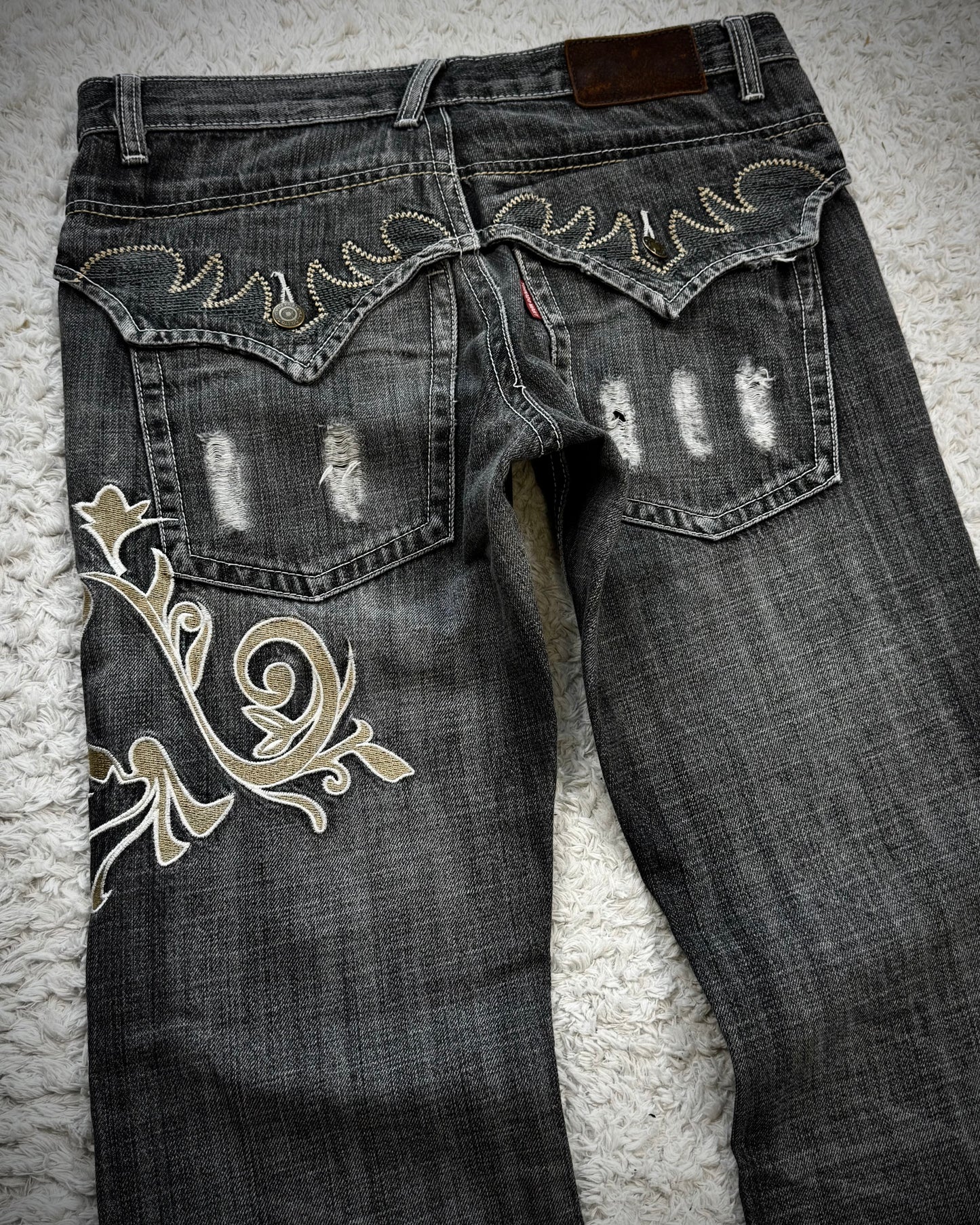 Tornado Mart Tribal Embroidery Spiral Flared Jeans