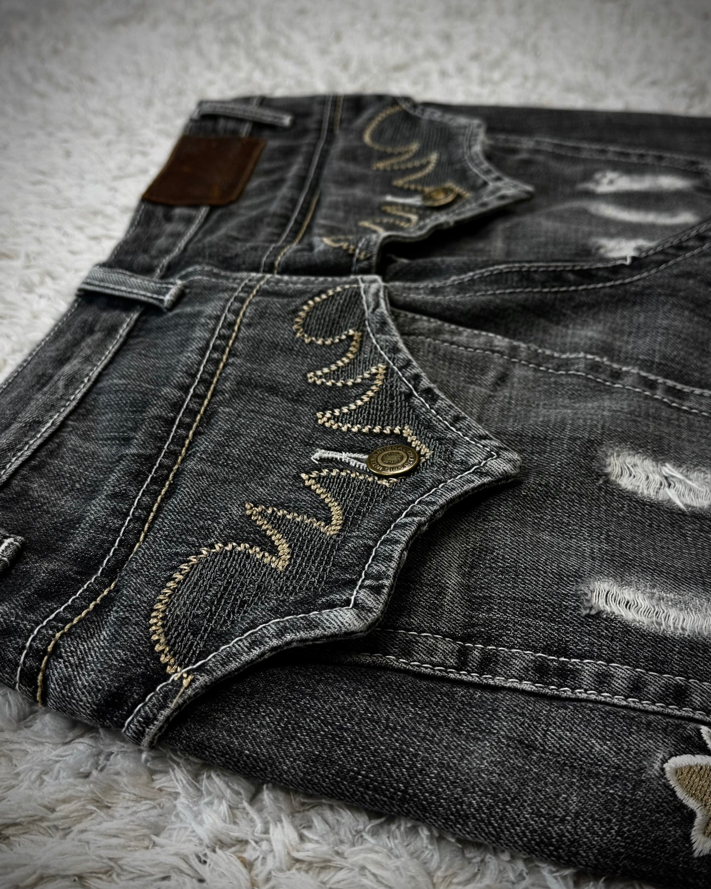 Tornado Mart Tribal Embroidery Spiral Flared Jeans