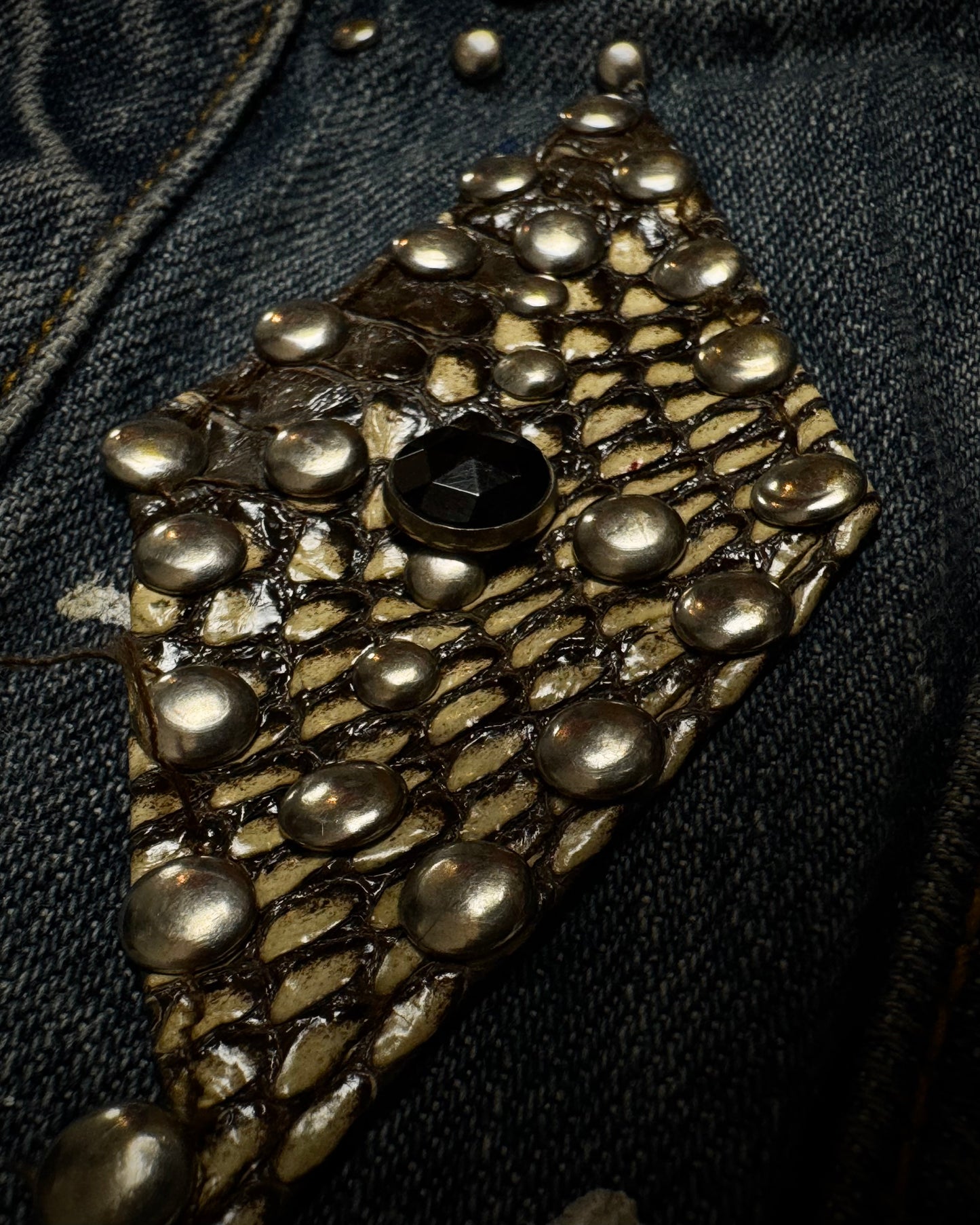 Schlüssel Gemstone Python Repaired Distressing Bootcut Denim