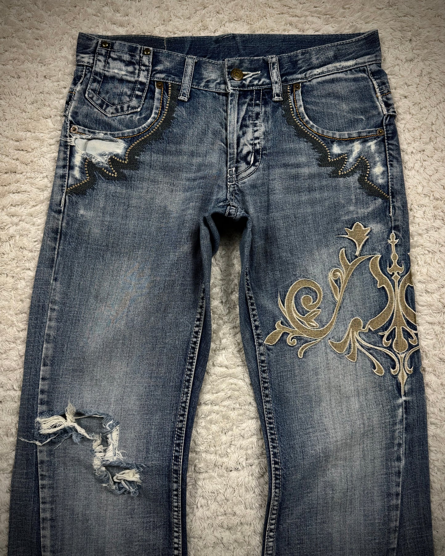Tornado Mart Tribal Embroidery Flared Jeans