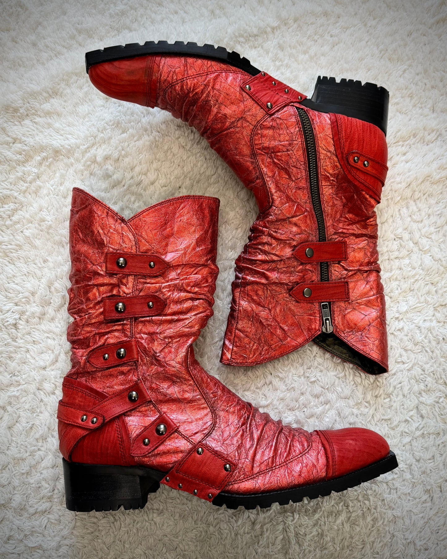T2in Wrinkled Crimson Coated Leather Boots