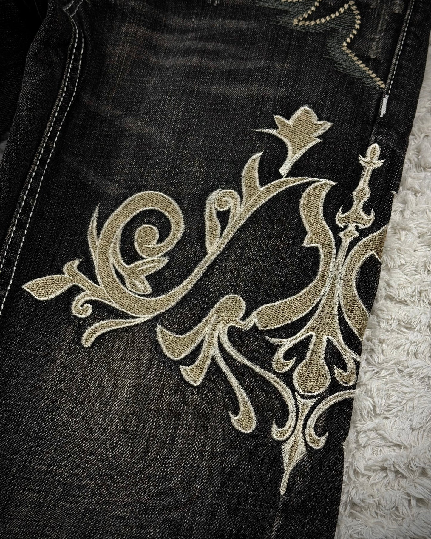 Tornado Mart Tribal Embroidery Spiral Flared Jeans