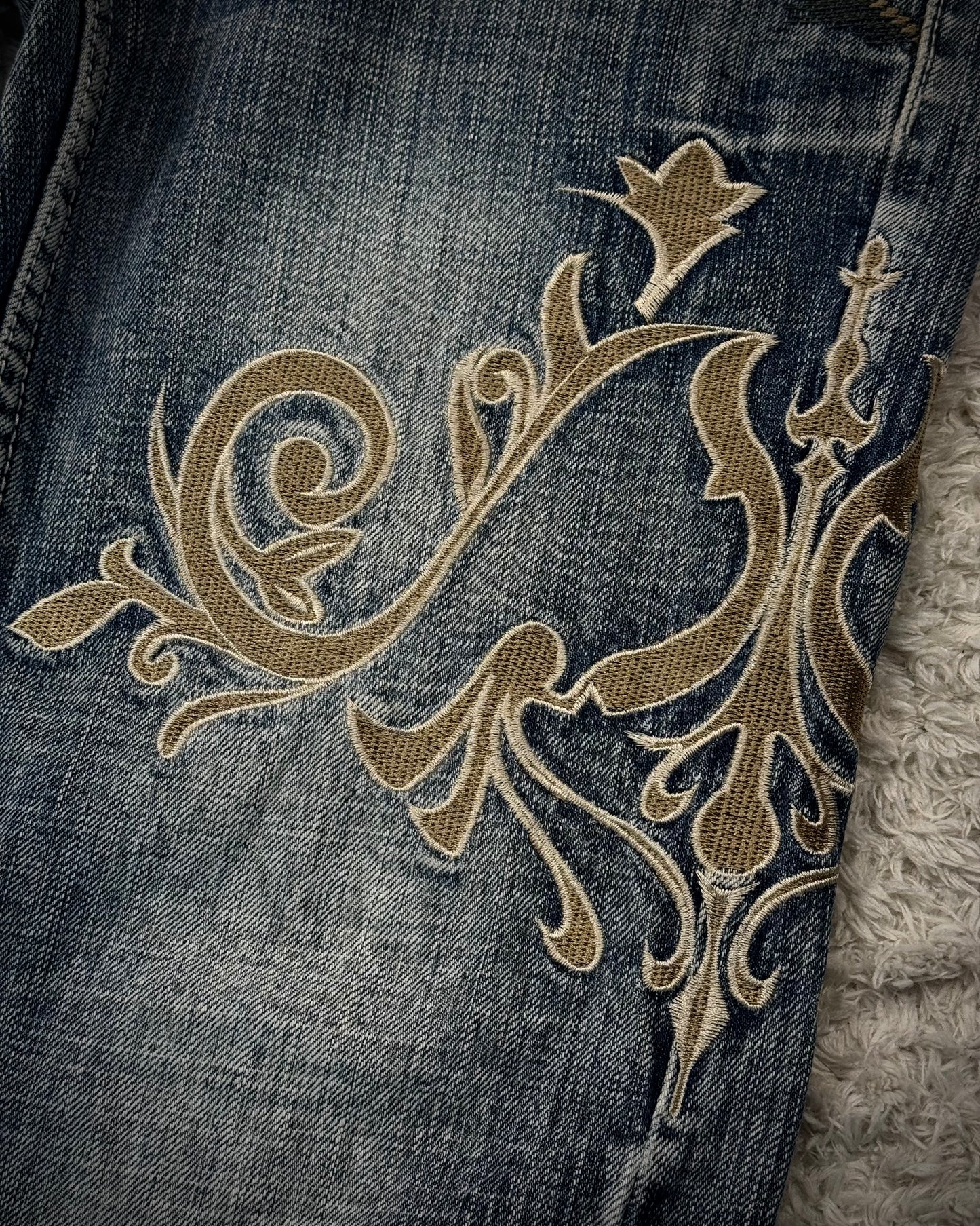 Tornado Mart Tribal Embroidery Spiral Flared Jeans