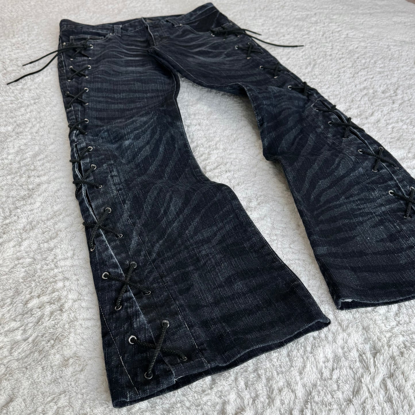 Tornado Mart Zebra Wash Flared Lace-Up Jeans