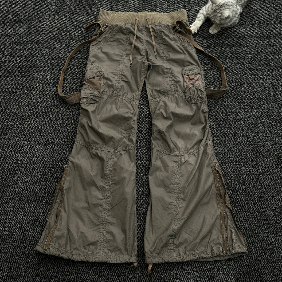 G.O.A Flared Suspender Cargo Pants – Paroxa