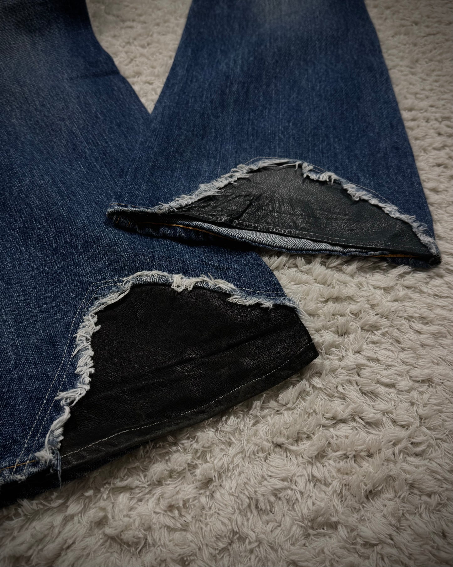 Blütenblatt Leather Stitch Repaired Bootcut Denim