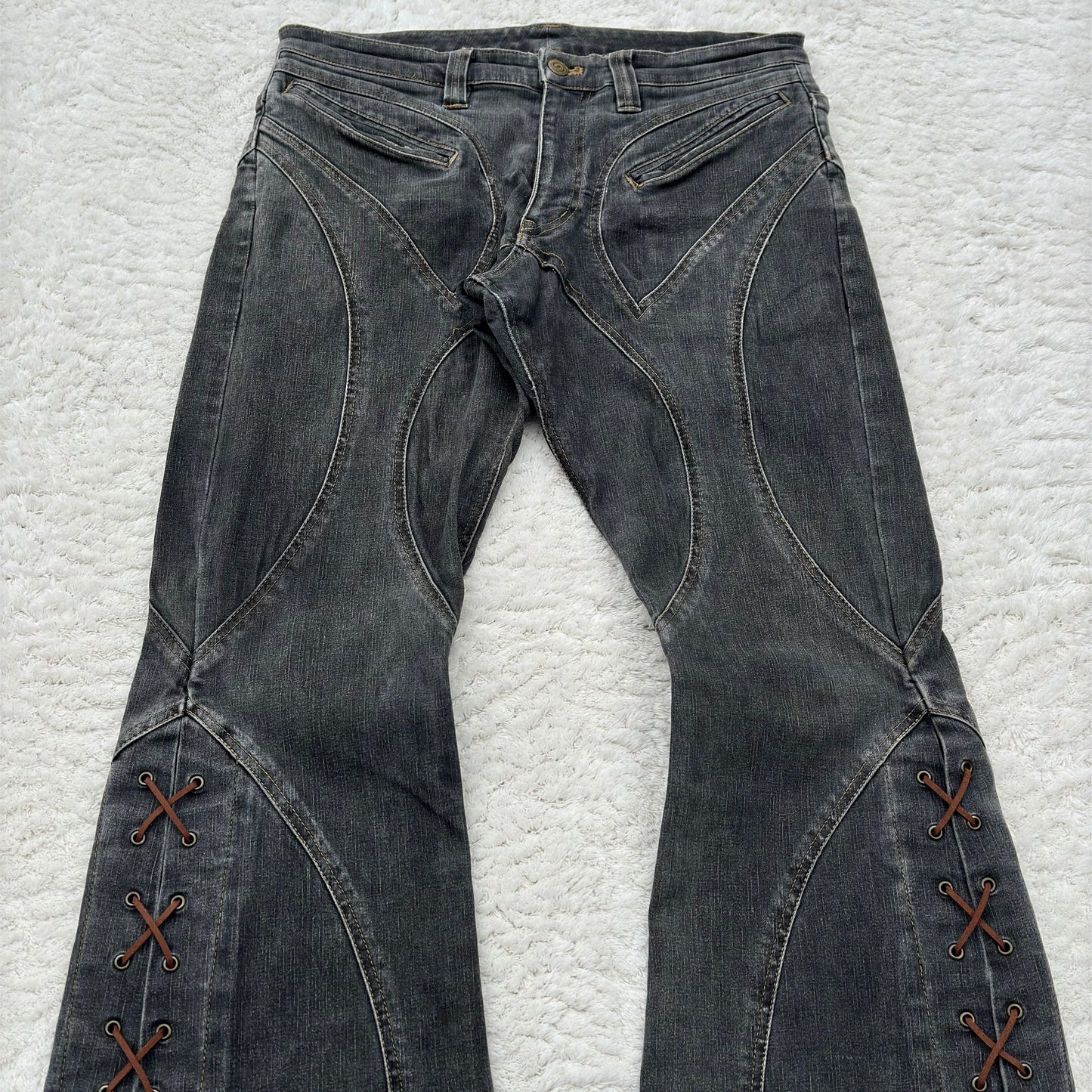 Tornado Mart Dynamic Flared Lace-Up Jeans